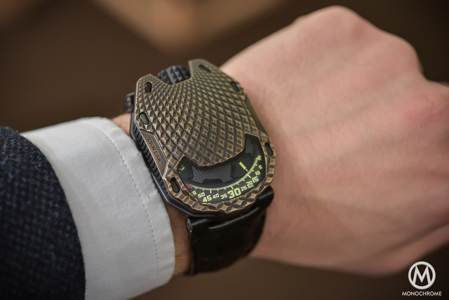 URWERK UR-105 T-Rex - SIHH 2016 - 1 URWERK UR-105 T-Rex - SIHH 2016 - case detail