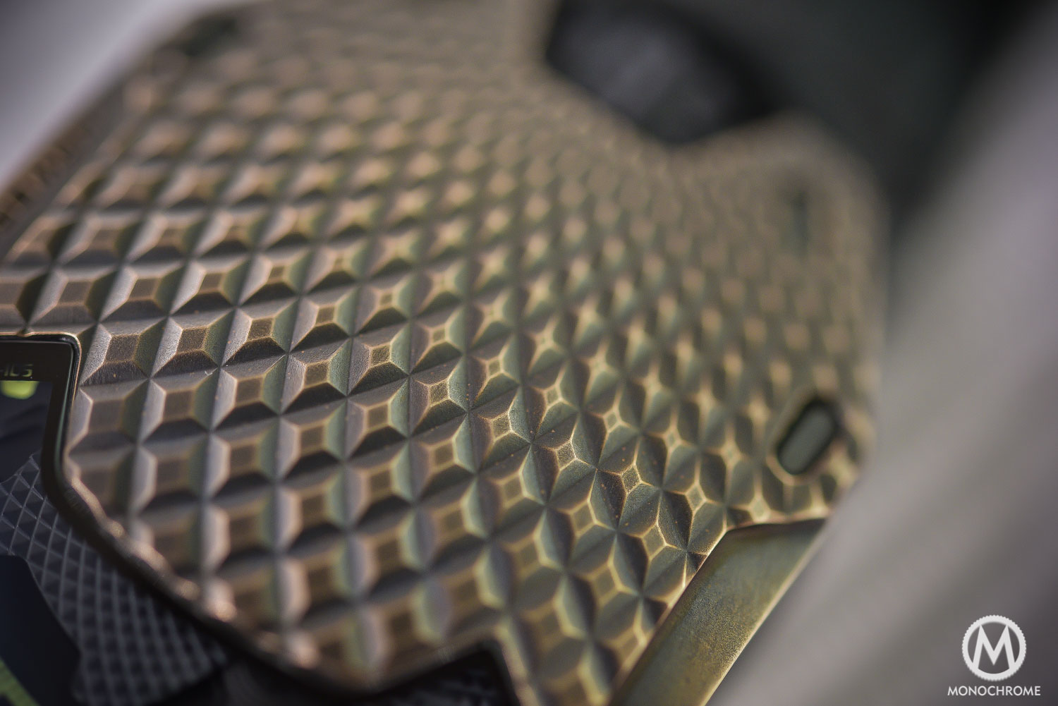 URWERK UR-105 T-Rex - SIHH 2016 - 4 URWERK UR-105 T-Rex - SIHH 2016 - engraving on bronze