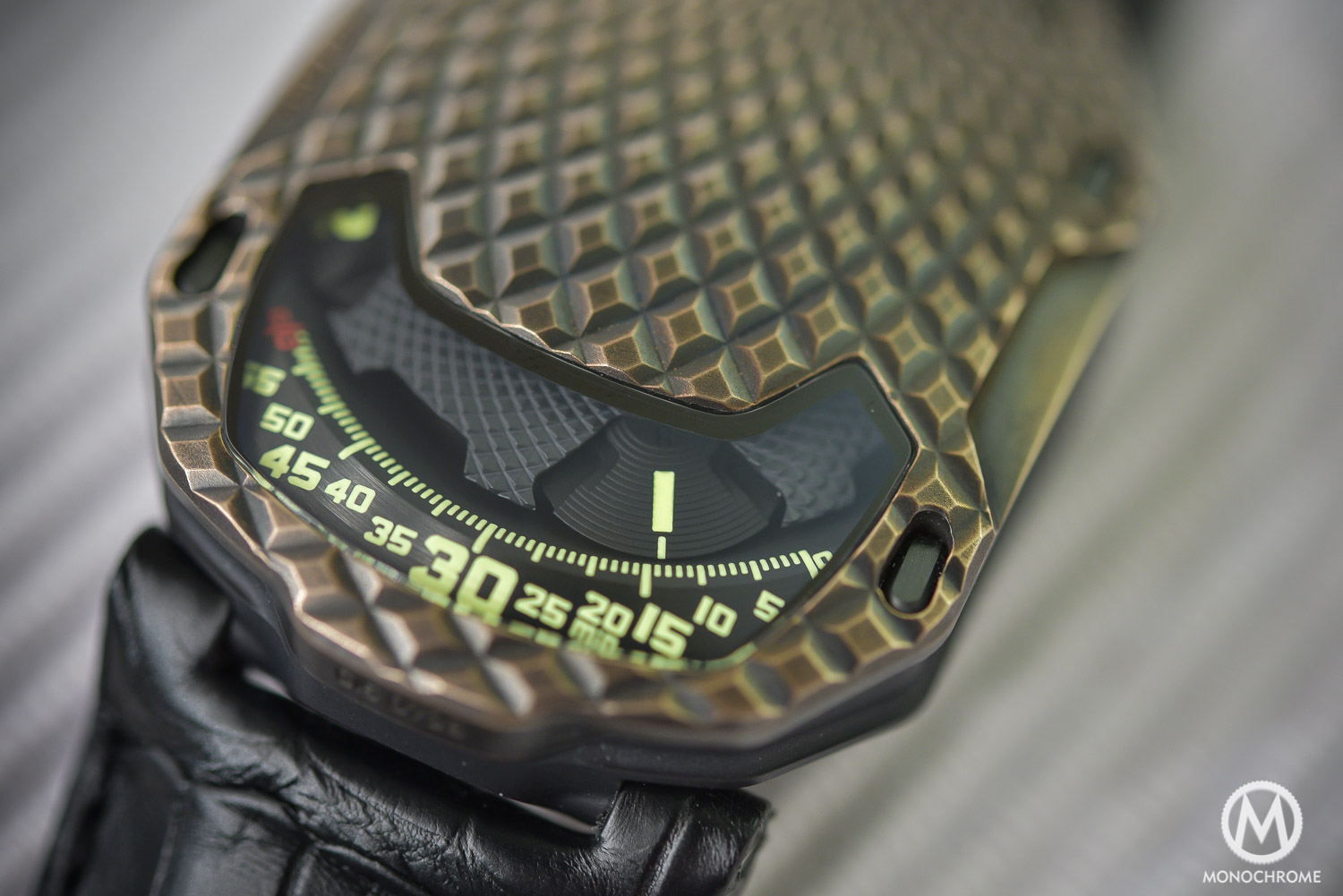 URWERK UR-105 T-Rex - SIHH 2016 - 5 URWERK UR-105 T-Rex - SIHH 2016 - engraving detail