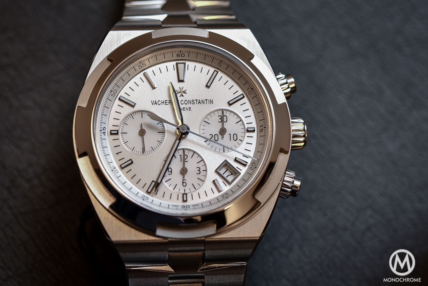 Vacheron Constantin Overseas Chronograph 5500V Calibre 5200 - SIHH 2016 - 4 Vacheron Constantin Overseas Chronograph 5500V Calibre 5200 - SIHH 2016