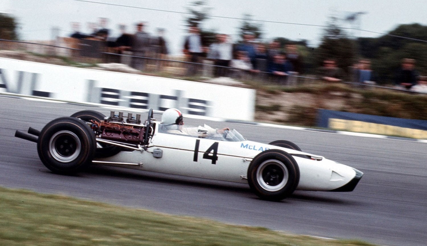 1966_Formula_1_British_Grand_Prix_McLaren_Serenissima_M2B_Bruce_McLaren