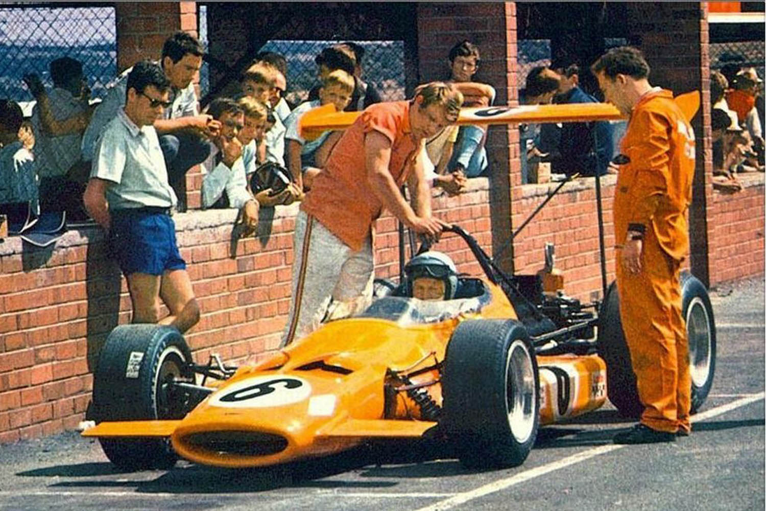 1969_Formula_1_South_Afican_Grand_Prix_Bruce_McLaren_McLaren_M7A_Cosworth