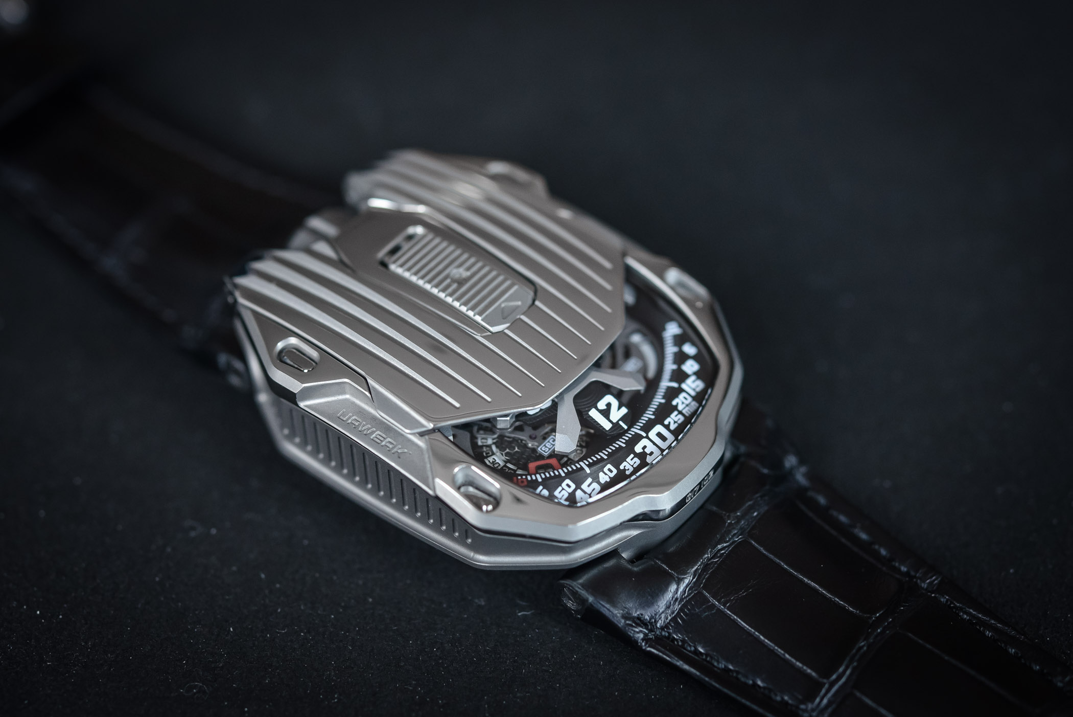 Urwerk UR-105 CT Streamliner