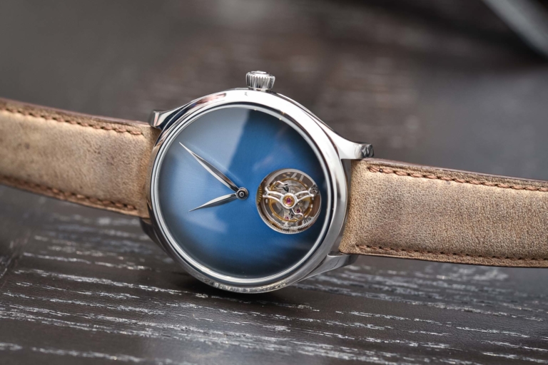 H. Moser & Cie. Endeavour Tourbillon Concept white gold blue fume dial