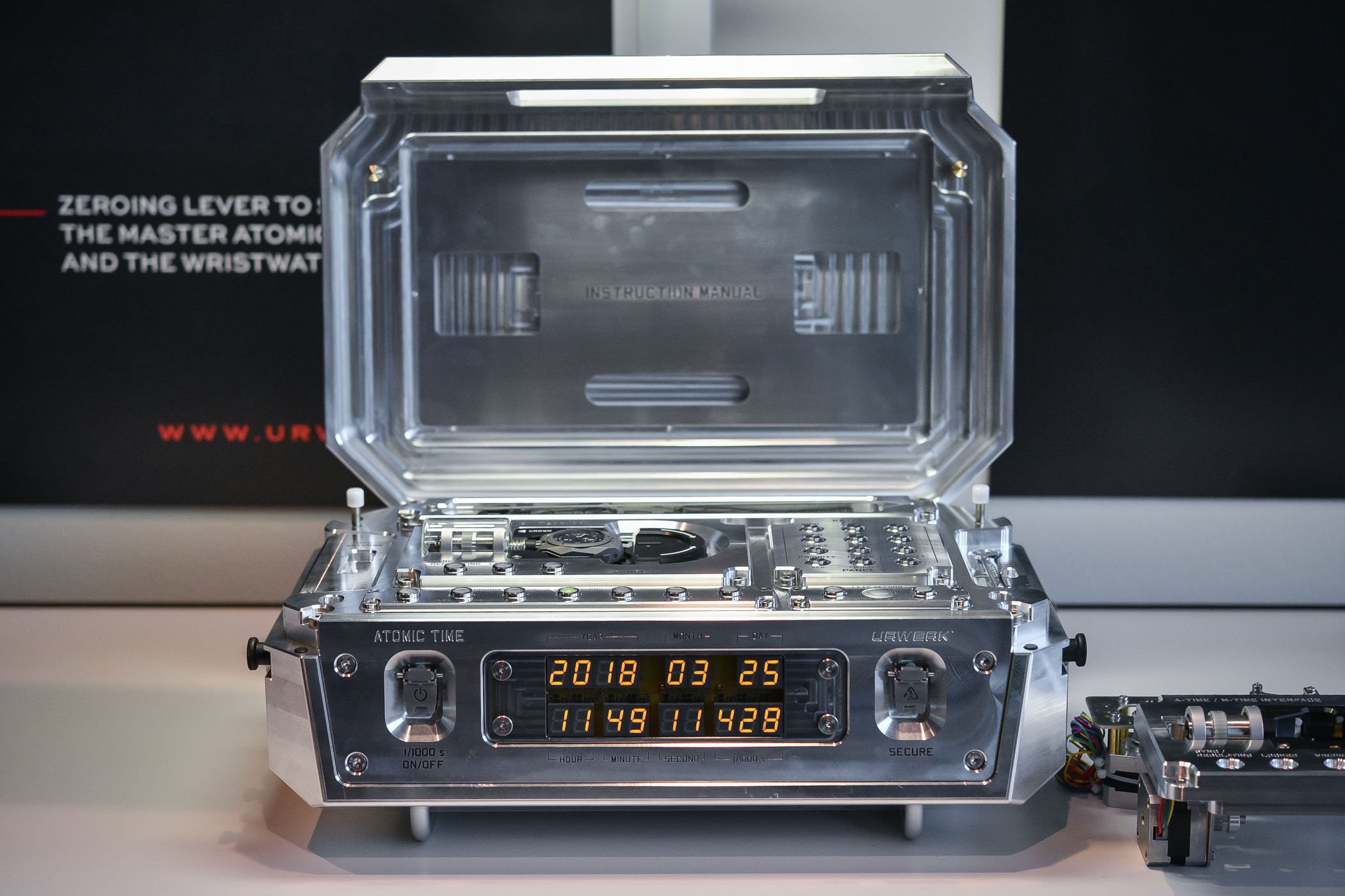 Urwerk AMC atomic sympathique clock - 3 Urwerk AMC atomic sympathique clock - 3