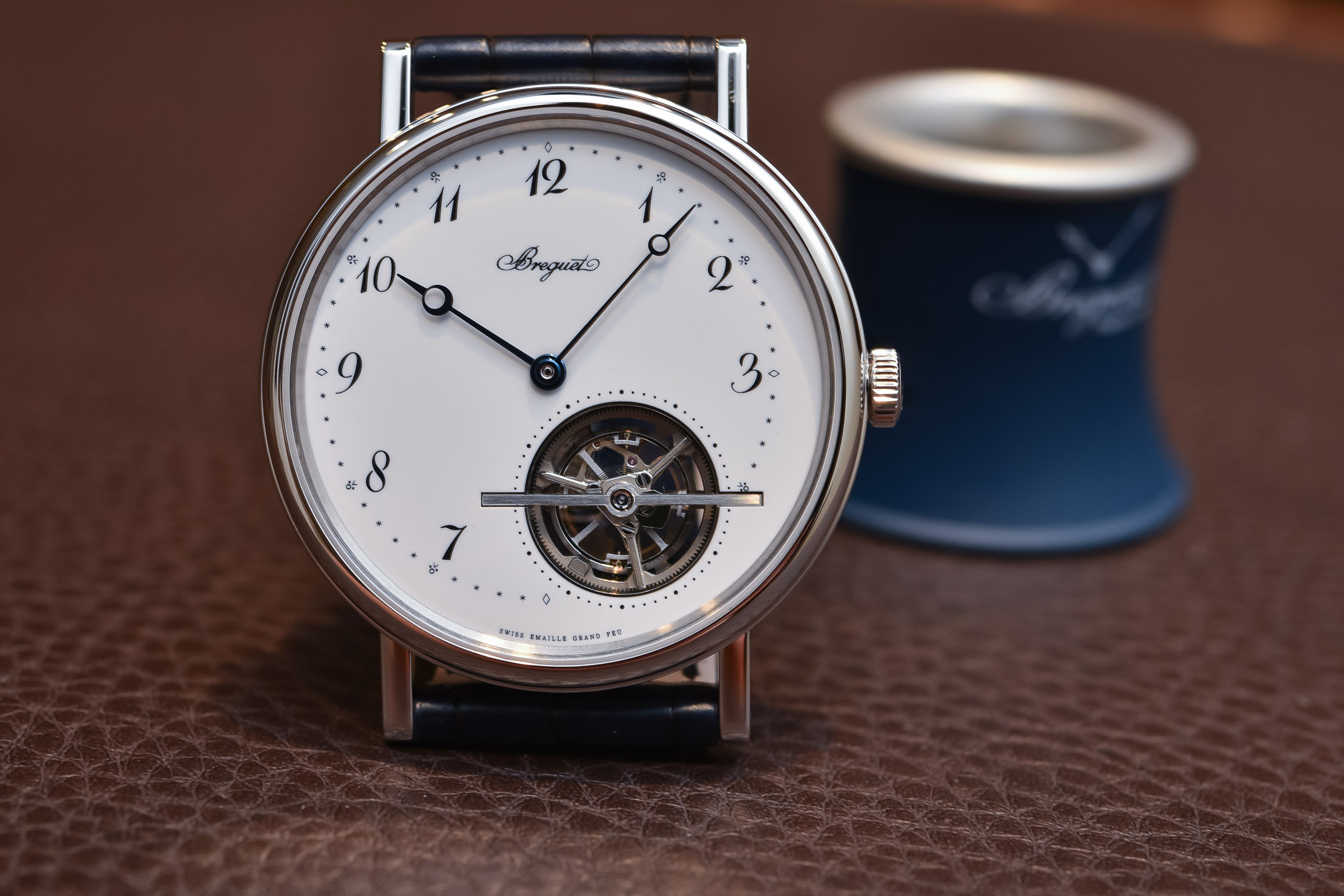 Breguet Classique Tourbillon Extra-Plat Automatique 5367 Grand Feu Enamel