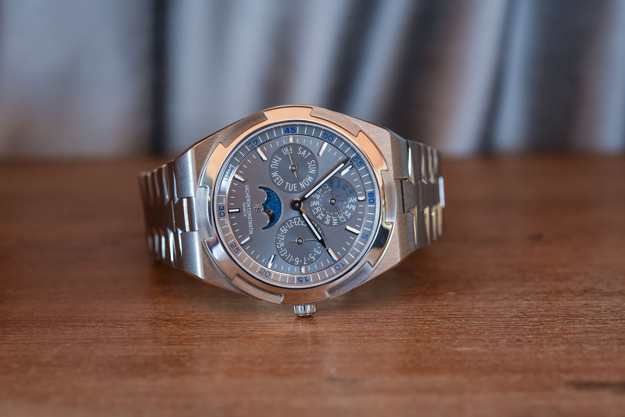 Vacheron Constantin Overseas Ultra-Thin Perpetual Calendar Vacheron Constantin Overseas Ultra-Thin Perpetual Calendar