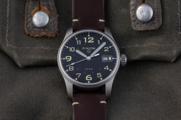 Pinion Atom 39 British tool watch