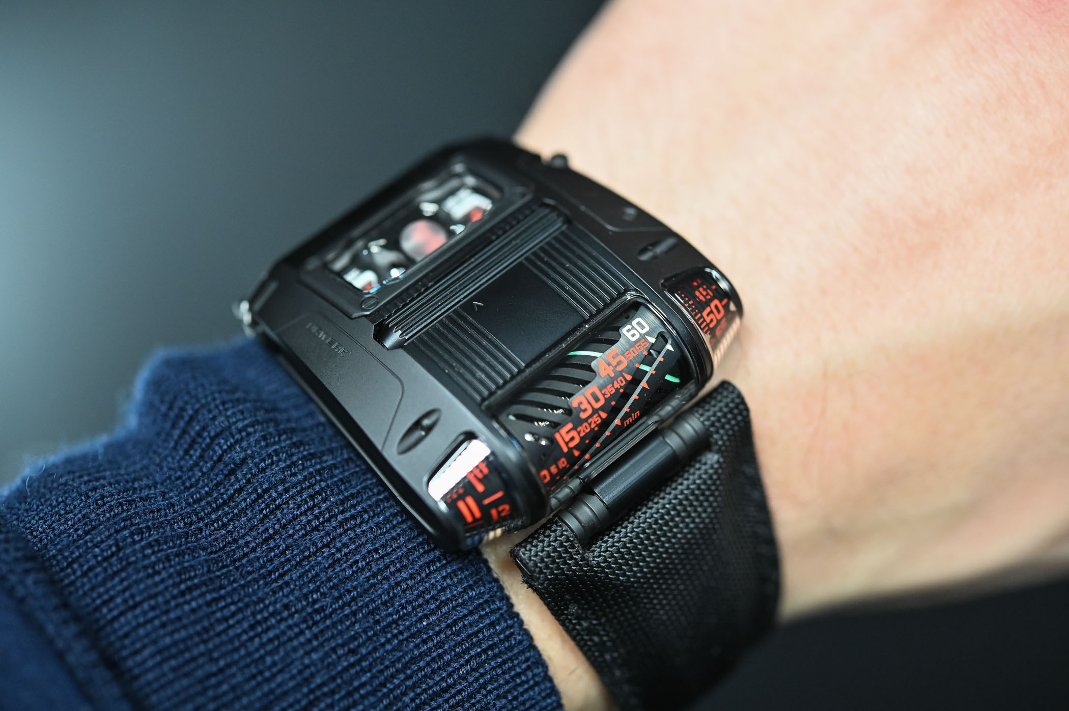 Urwerk UR-111C Black Cobra - 5 Urwerk UR-111C Black Cobra - 5