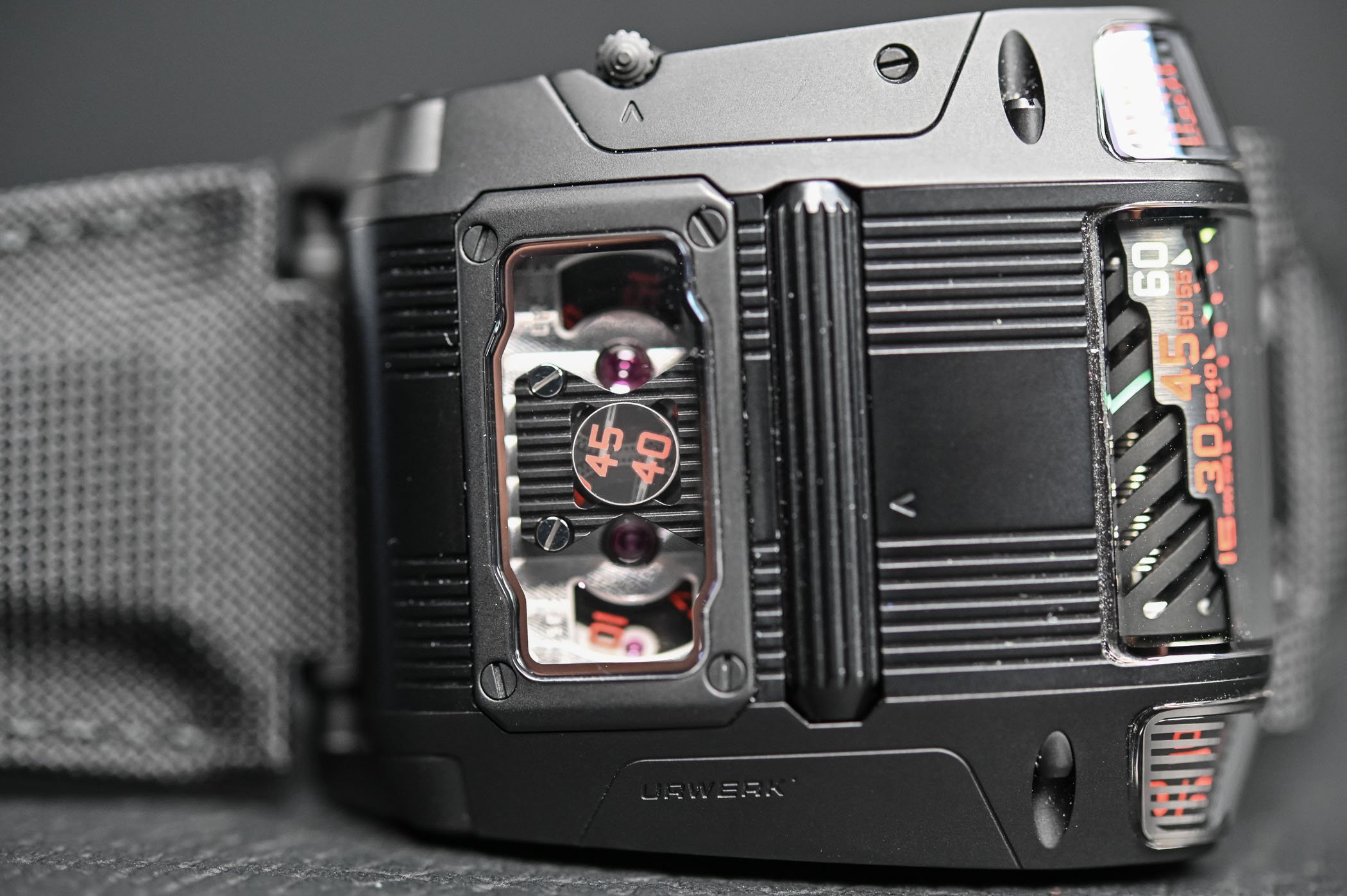 Urwerk UR-111C Black Cobra - 7 Urwerk UR-111C Black Cobra - 7