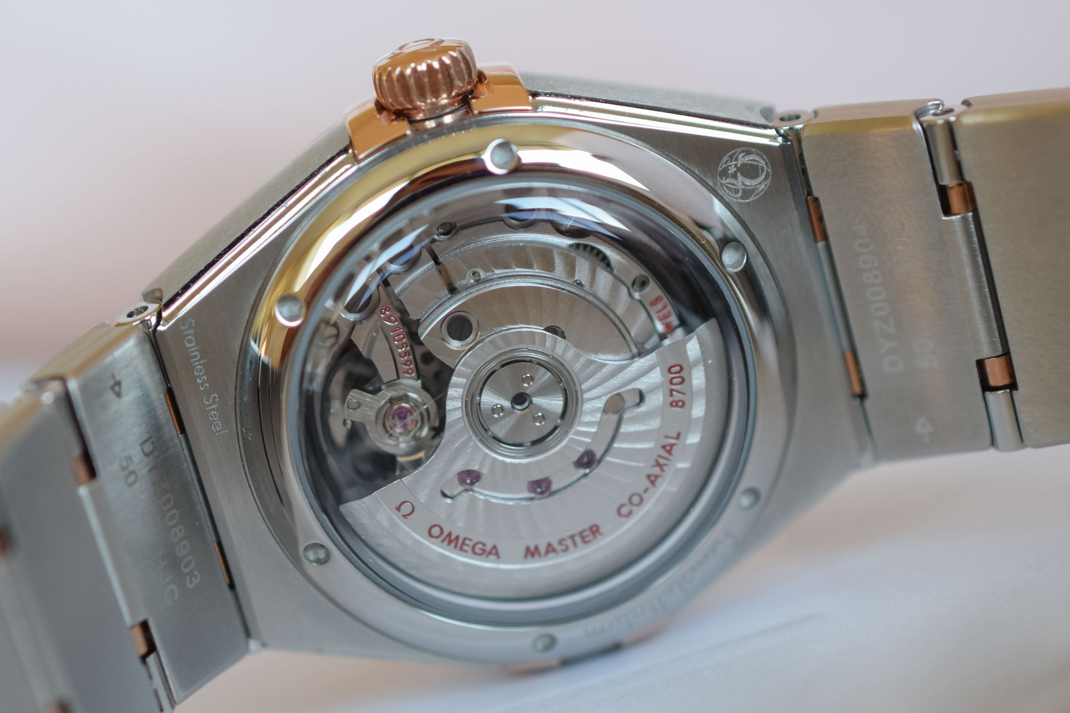 Omega Constellation Manhattan Master Chronometer 29mm Steel-and-Sedna-Gold - review - 6 Omega Constellation Manhattan Master Chronometer 29mm Steel-and-Sedna-Gold