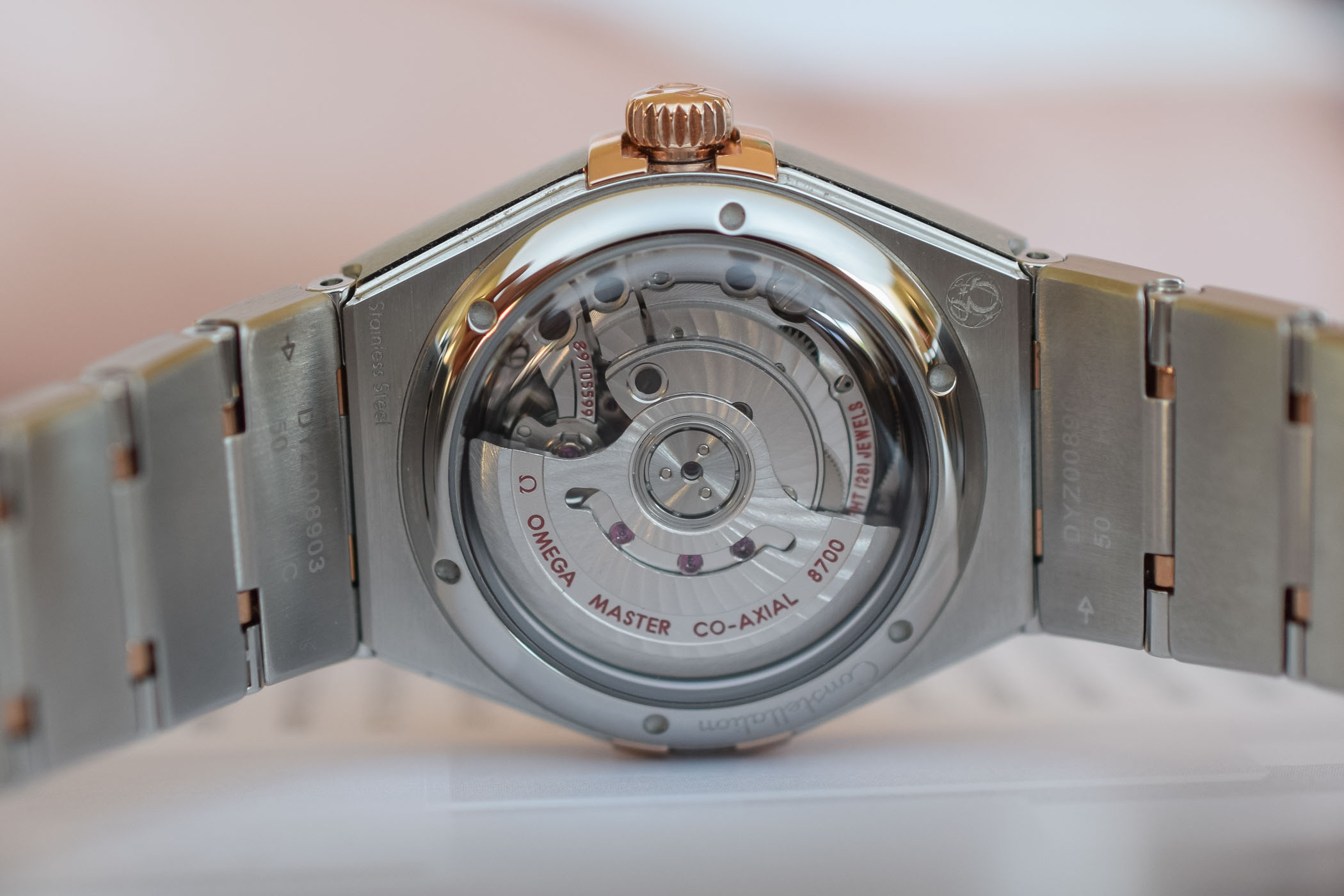 Omega Constellation Manhattan Master Chronometer 29mm Steel-and-Sedna-Gold - review - 7 Omega Constellation Manhattan Master Chronometer 29mm Steel-and-Sedna-Gold