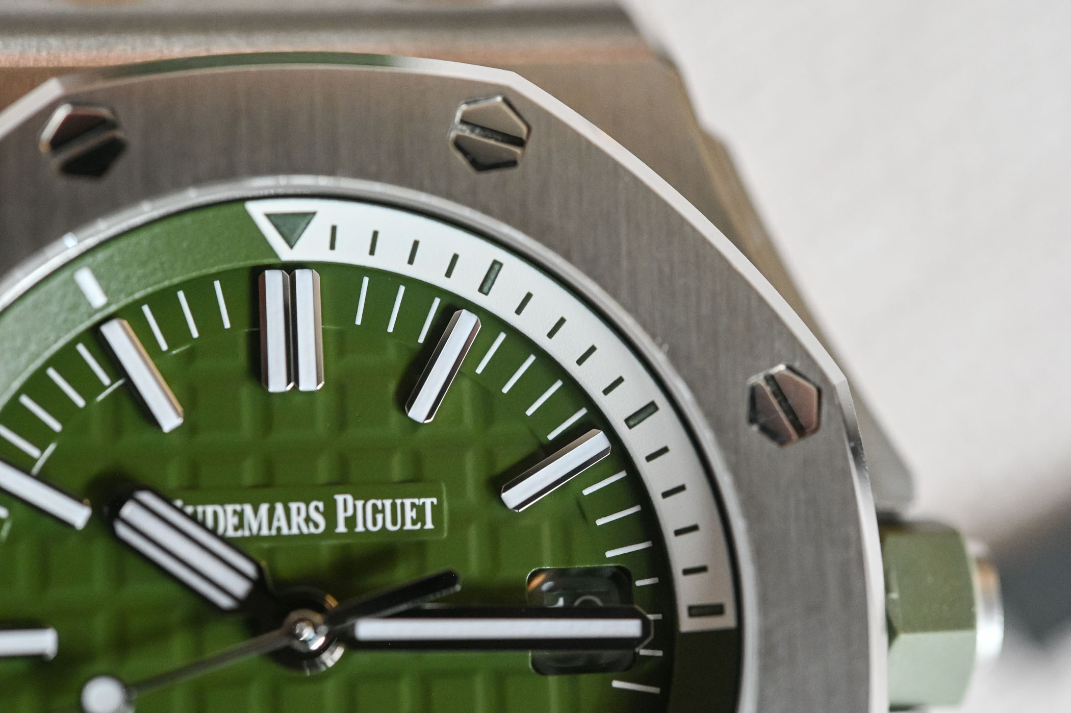 Audemars Piguet Royal Oak Offshore Diver Khaki Green - 15710ST.OO.A052CA.01 - Review - 2 Audemars Piguet Royal Oak Offshore Diver Khaki Green - 15710ST.OO.A052CA.01 - Review - 2
