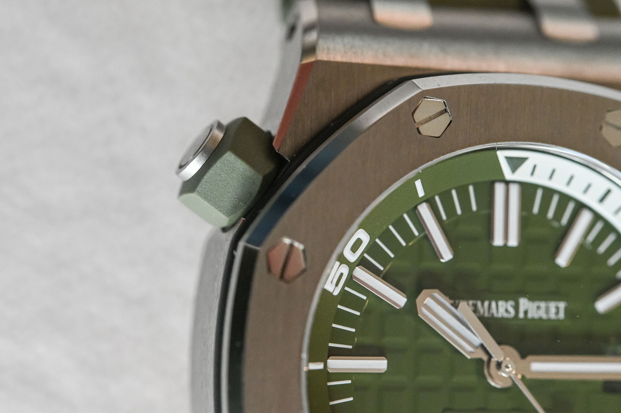 Audemars Piguet Royal Oak Offshore Diver Khaki Green - 15710ST.OO.A052CA.01 - Review - 3 Audemars Piguet Royal Oak Offshore Diver Khaki Green - 15710ST.OO.A052CA.01 - Review - 3