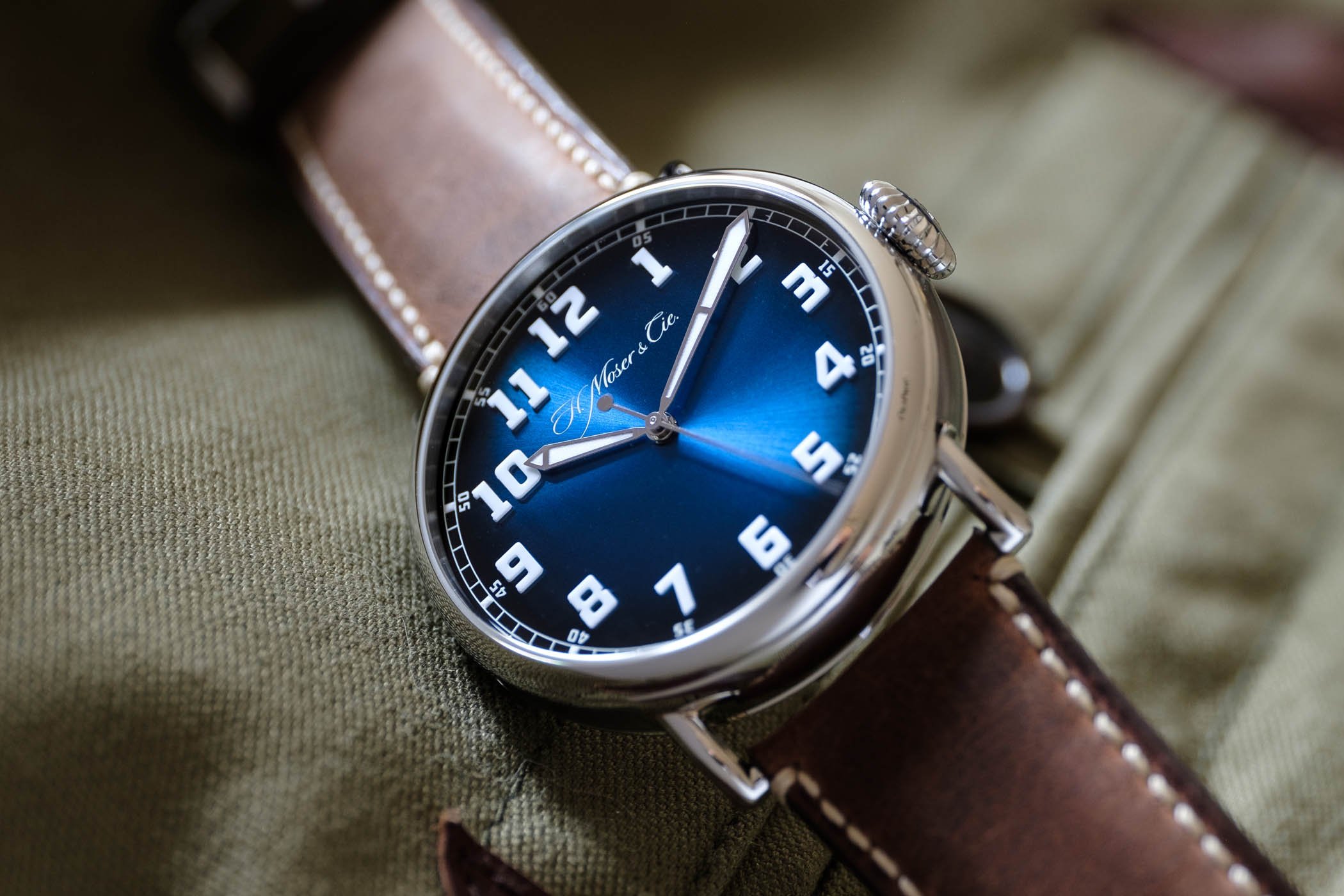 H. Moser & Cie Heritage Centre Seconds Funky Blue