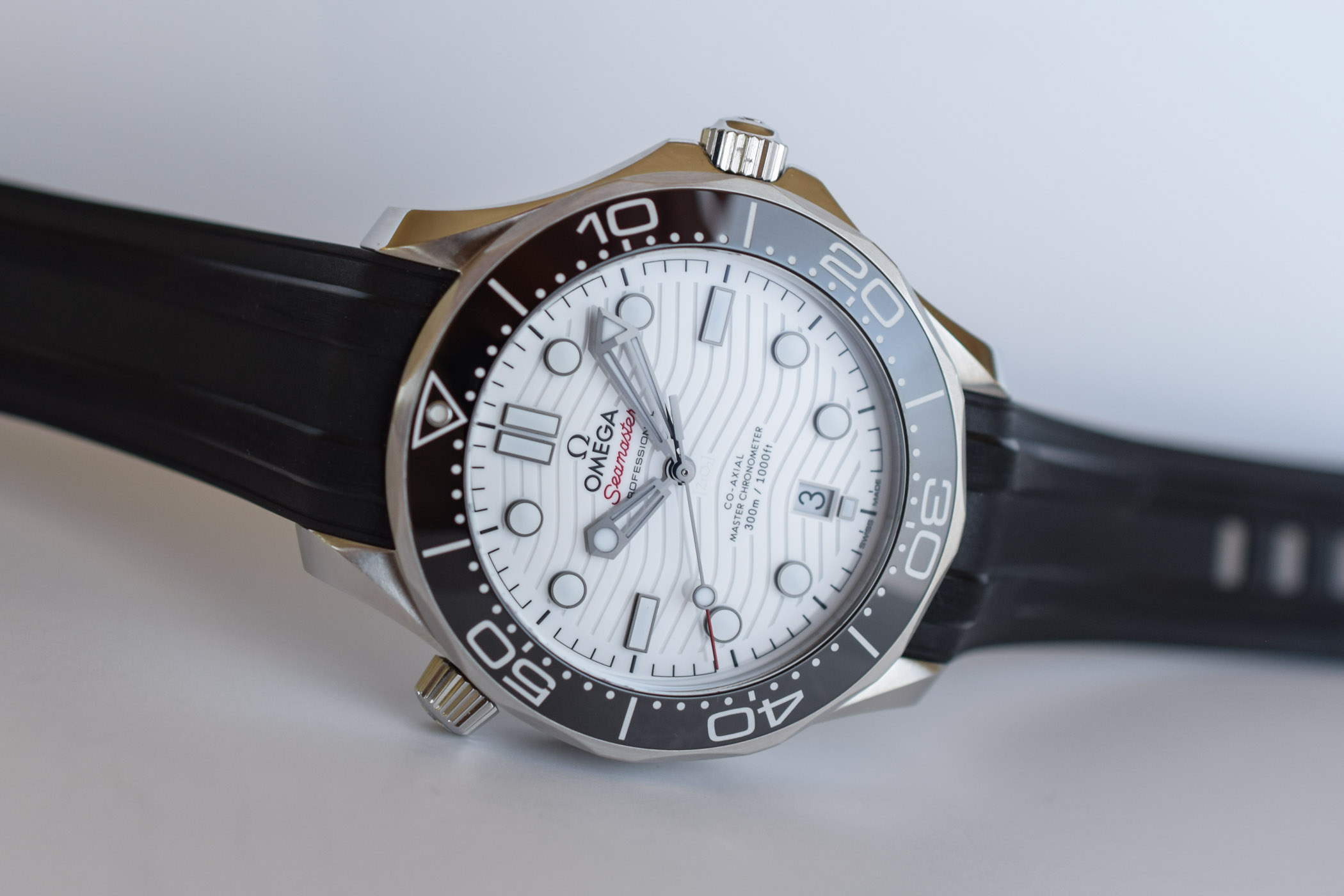 Omega Seamaster Diver 300M Master Chronometer White Dial - 210.32.42.20.04.001 - review - 5 Omega Seamaster Diver 300M Master Chronometer White Dial - 210.32.42.20.04.001