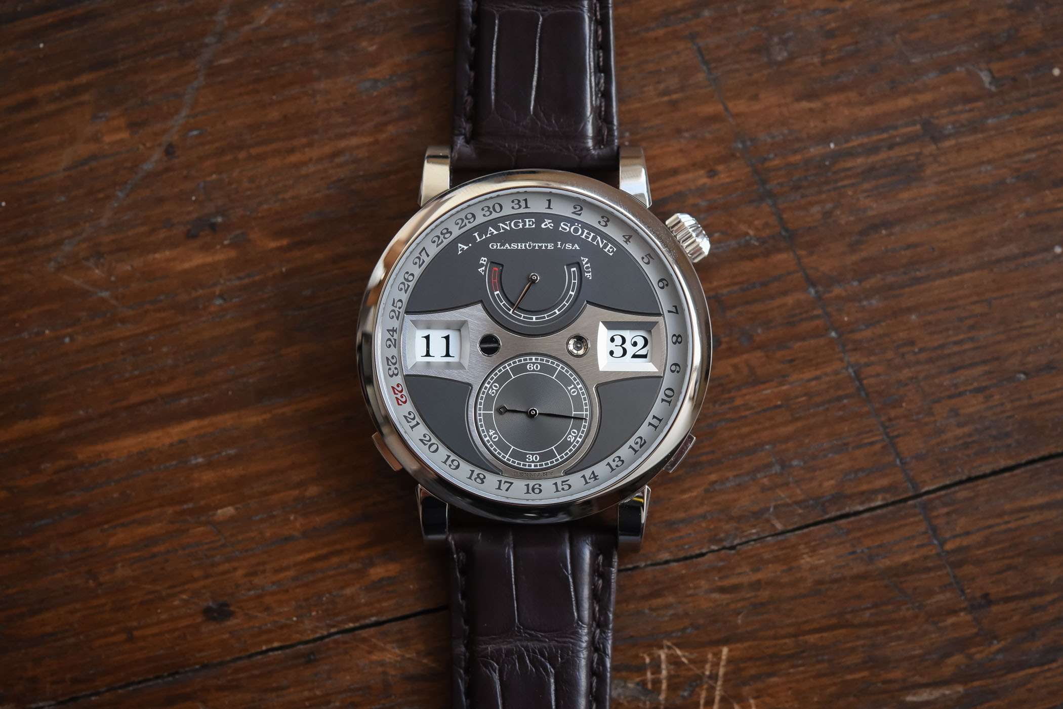 A Lange Sohne Zeitwerk Date - Video Review