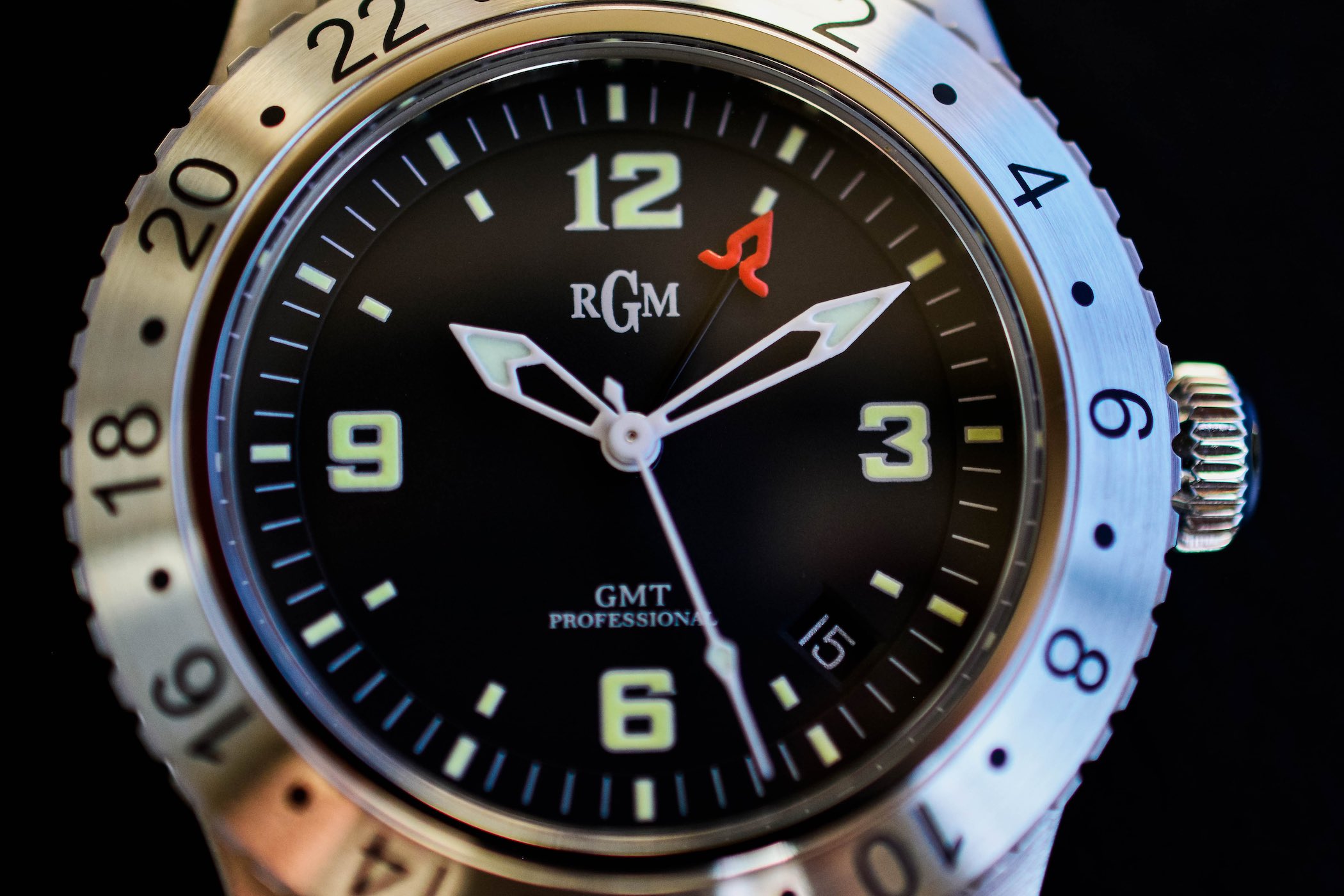 Model 500-GMT by American Watchmaker RGM - Review - 11 RGM Model 500-GMT