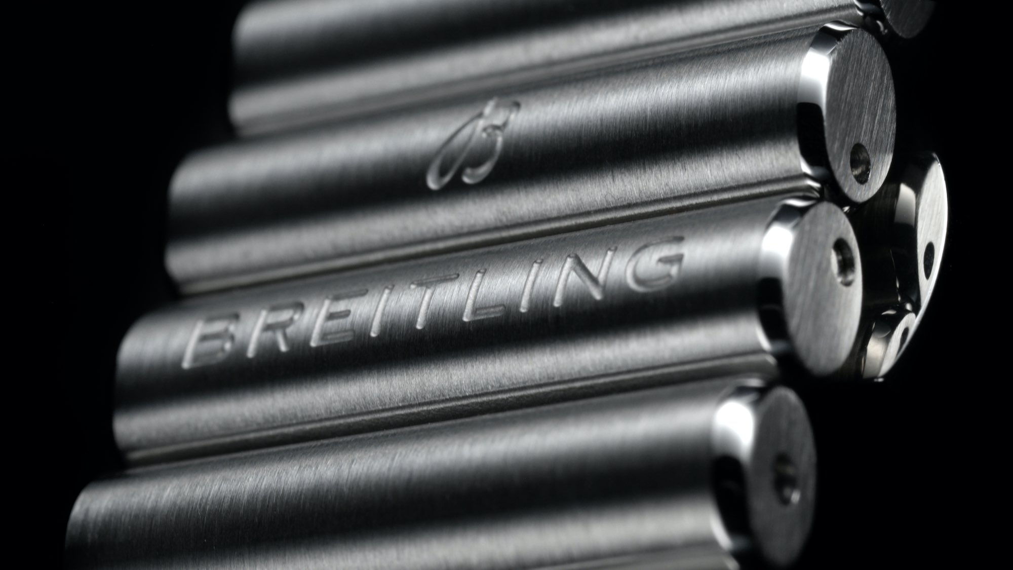 Detailed view of the new Rouleaux bracelet's butterfly clasp 2020 Breitling Chronomat B01 42