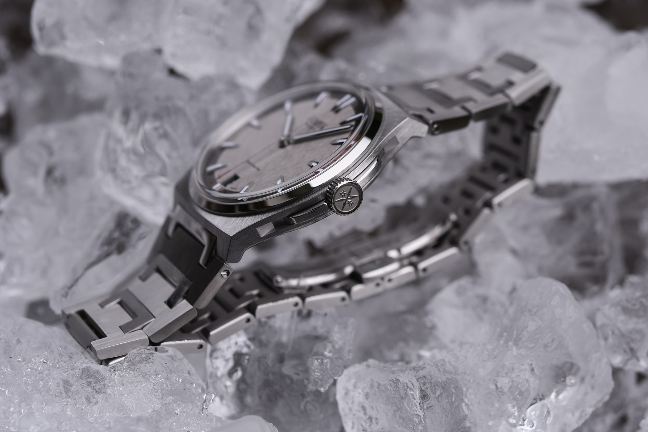 Czapek Antarctique Luxury Sports Watch Integrated Bracelet - 1 Czapek Antarctique Luxury Sports Watch