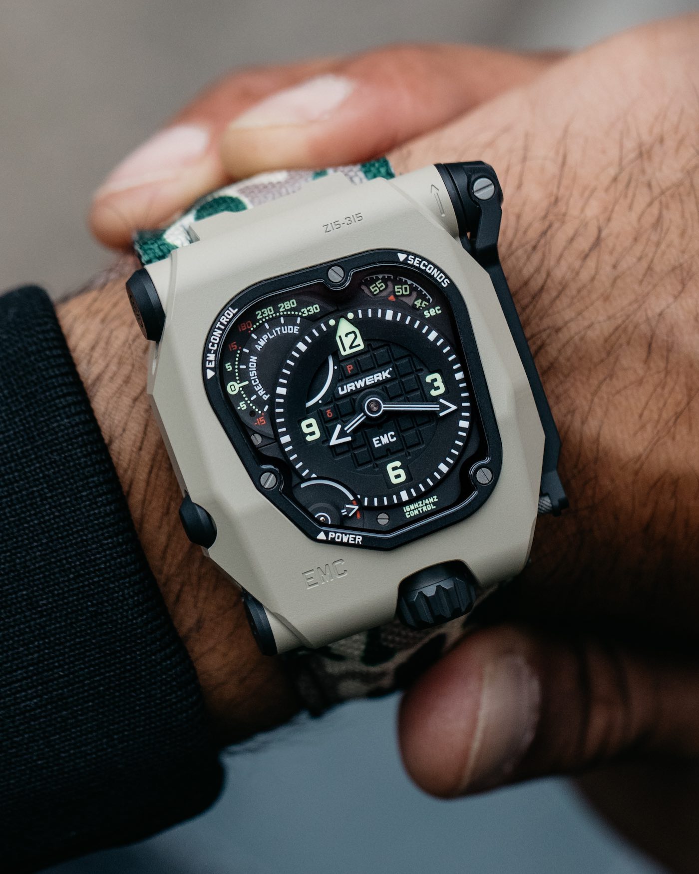 Urwerk EMC Time Hunter Desert Sage - 4 Urwerk EMC Time Hunter Desert Sage