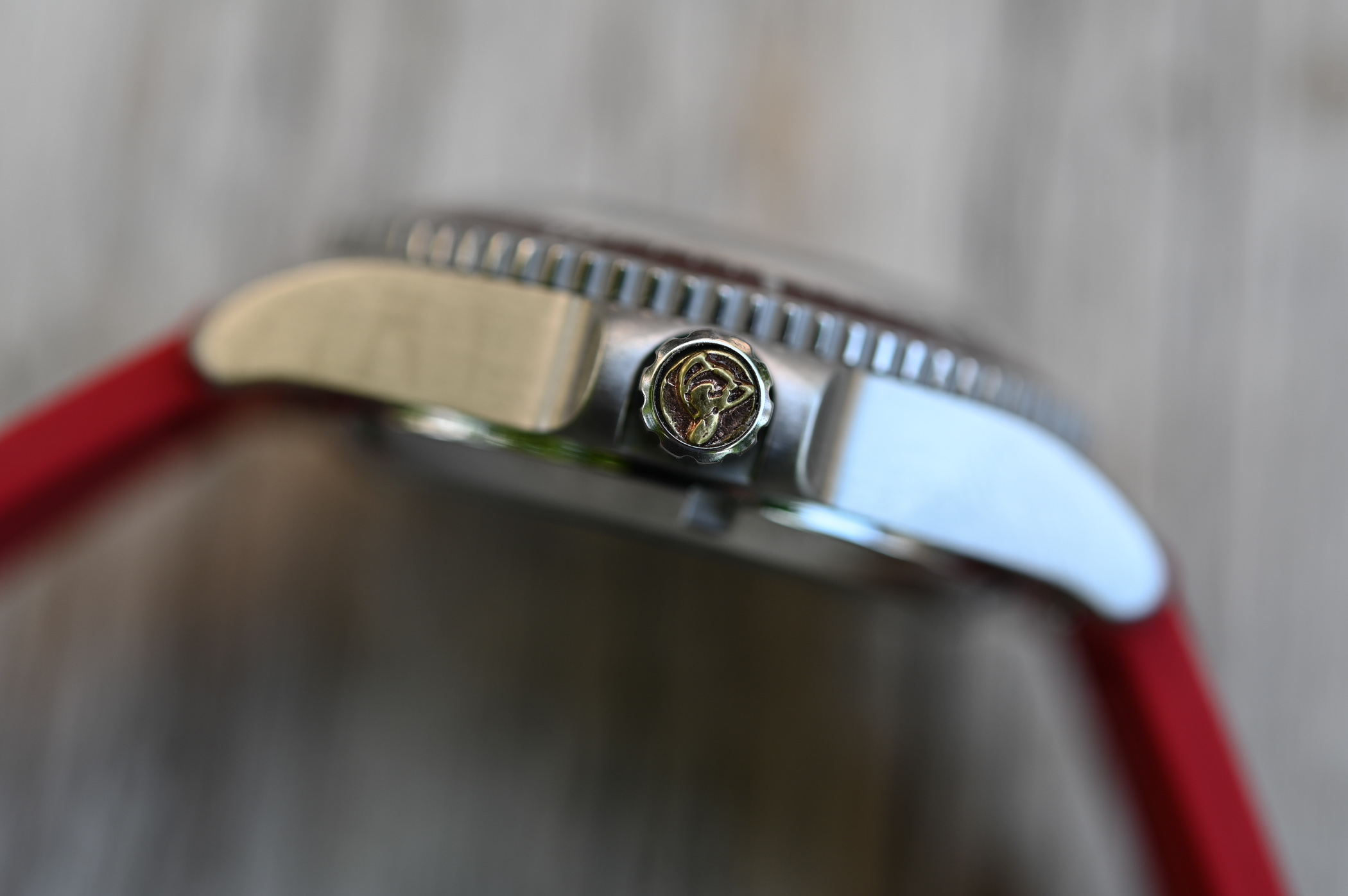 William Wood Valiant Red Watch - 7 William Wood Valiant Red Watch