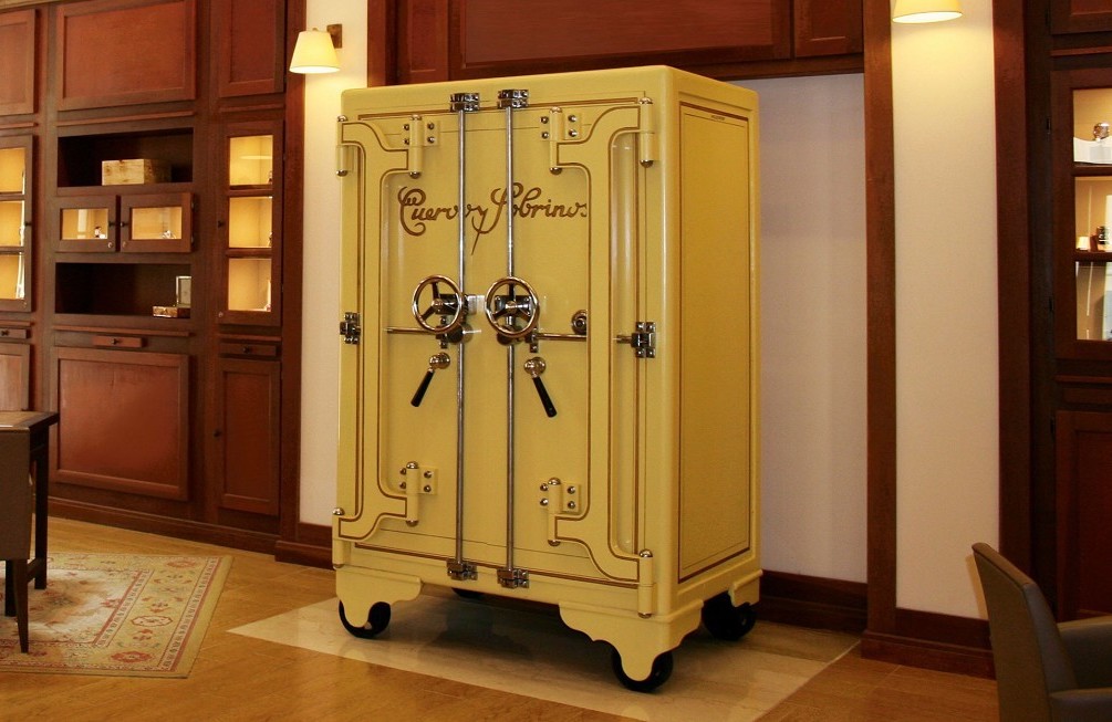 Cuervo Y Sobrinos Historiador Flameante - 1 Cuervo Y Sobrinos Historiador Flameante - 1