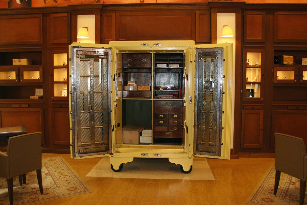 Cuervo Y Sobrinos Historiador Flameante - 2 Cuervo Y Sobrinos Historiador Flameante - 2