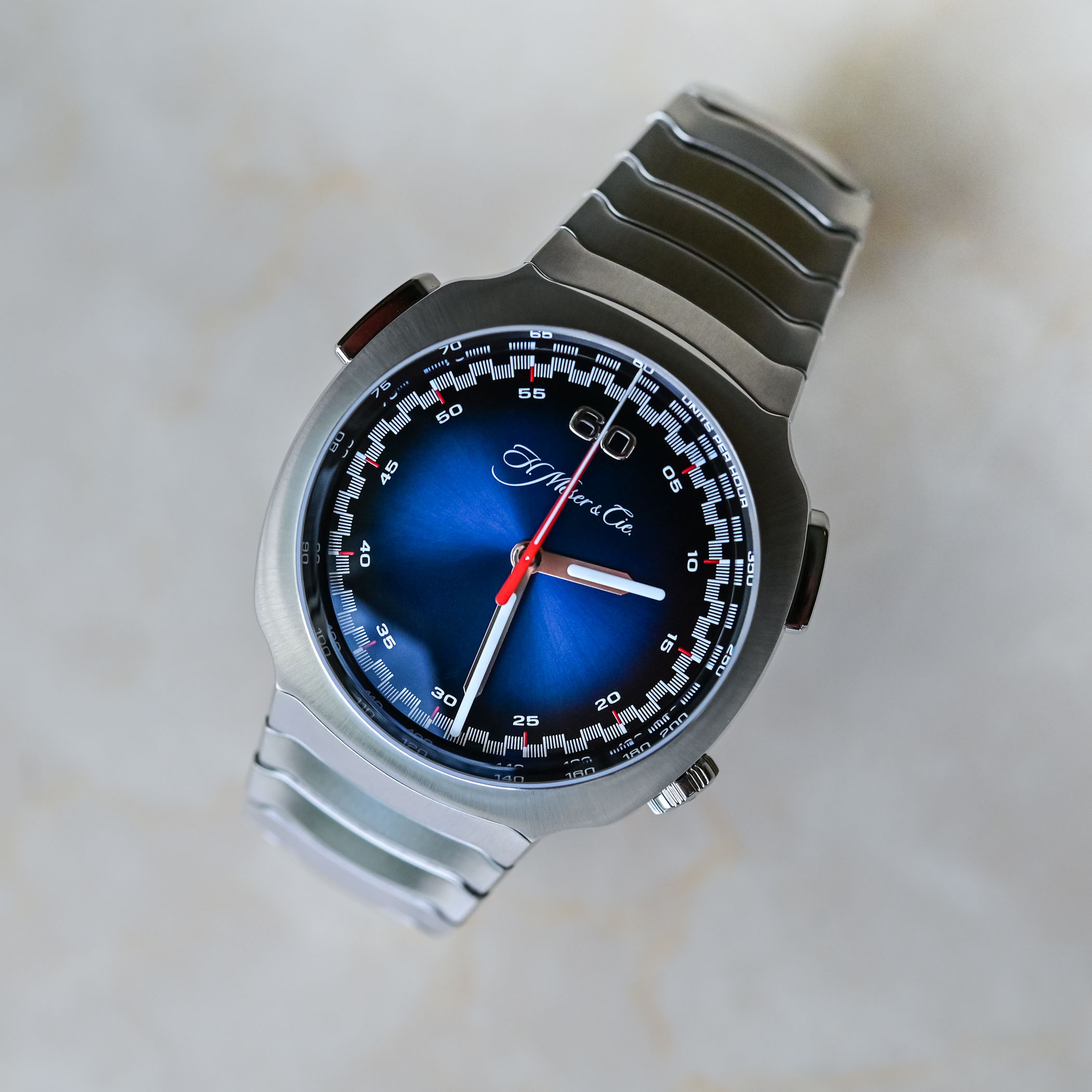 H Moser Cie Streamliner Flyback Chronograph Automatic Funky Blue - review - 1 H. Moser & Cie. Streamliner Flyback Chronograph Automatic Funky Blue