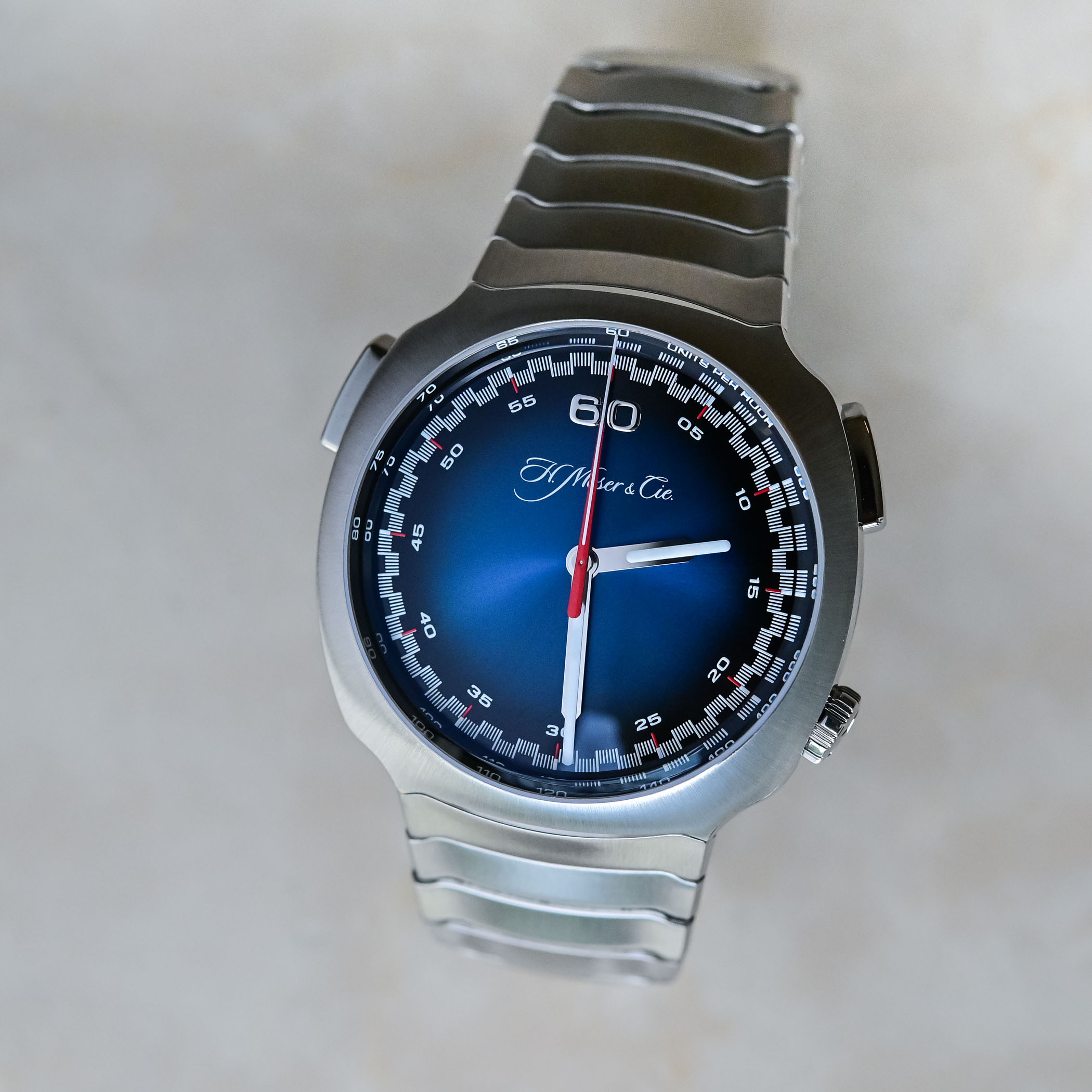 H Moser Cie Streamliner Flyback Chronograph Automatic Funky Blue - review - 13 H. Moser & Cie. Streamliner Flyback Chronograph Automatic Funky Blue