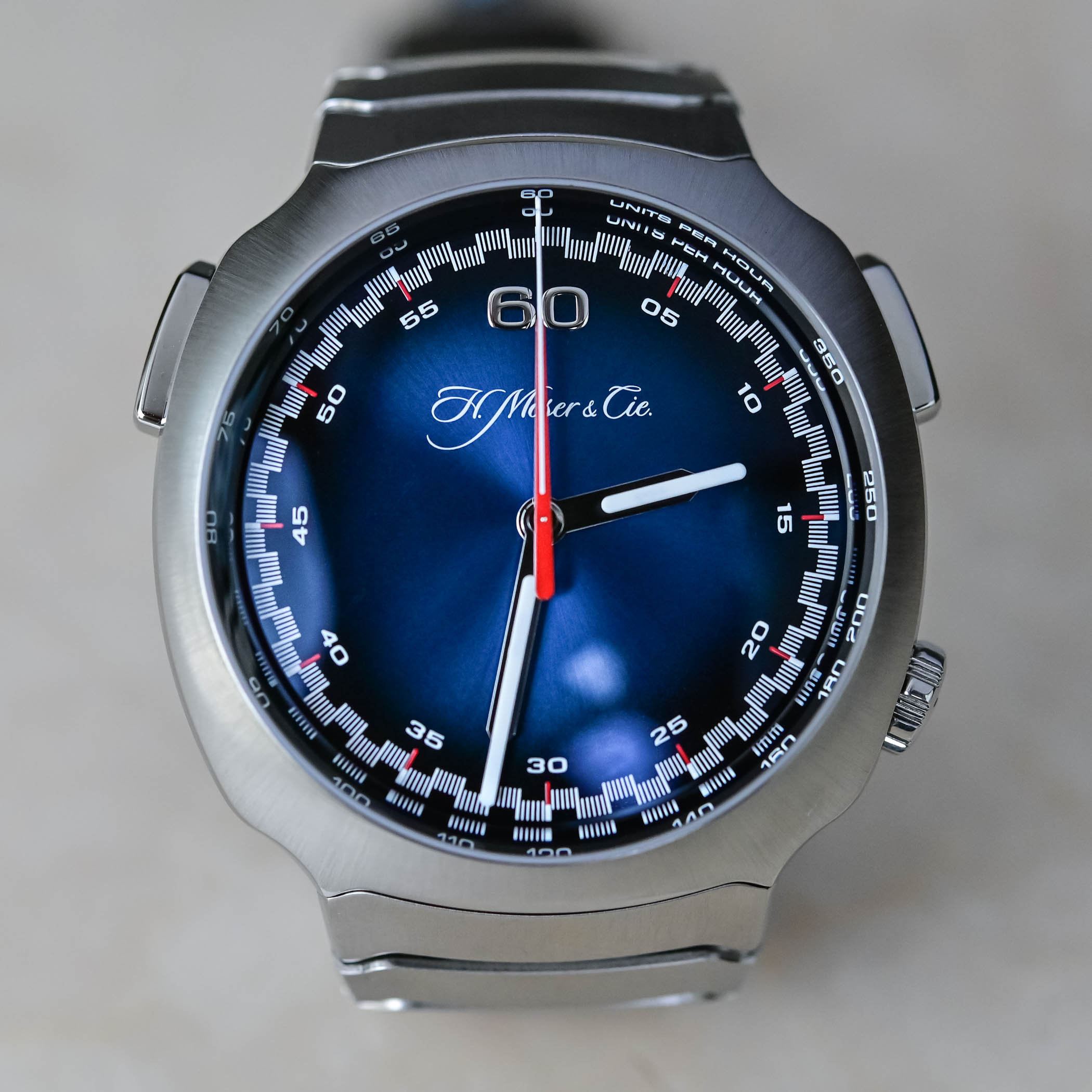 H Moser Cie Streamliner Flyback Chronograph Automatic Funky Blue - review - 8 H. Moser & Cie. Streamliner Flyback Chronograph Automatic Funky Blue dial