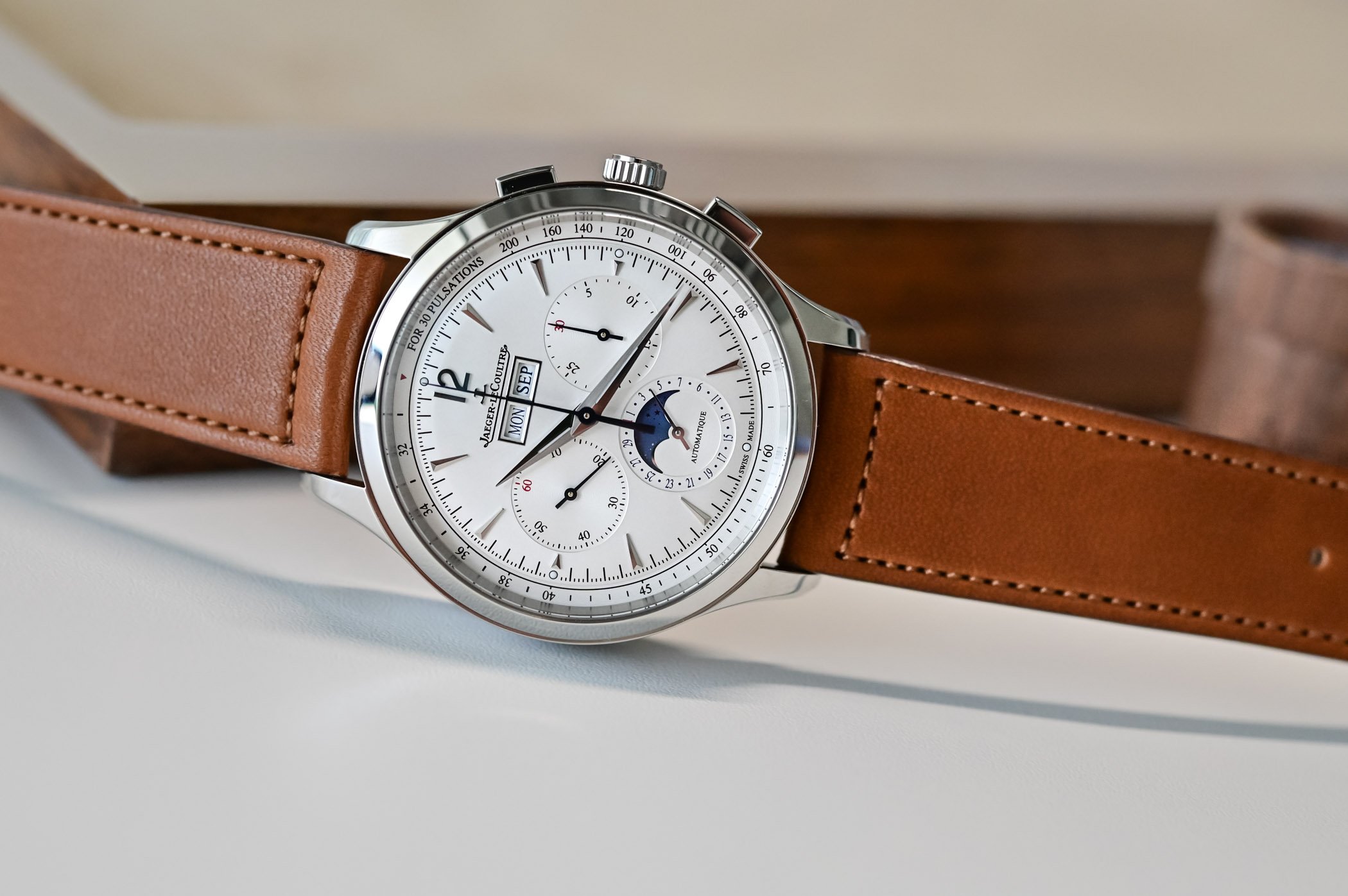 Jaeger-LeCoultre Master Control Chronograph Calendar 2020 - 4138420 - review - 4 Jaeger-LeCoultre Master Control Chronograph Calendar 2020 - 4138420