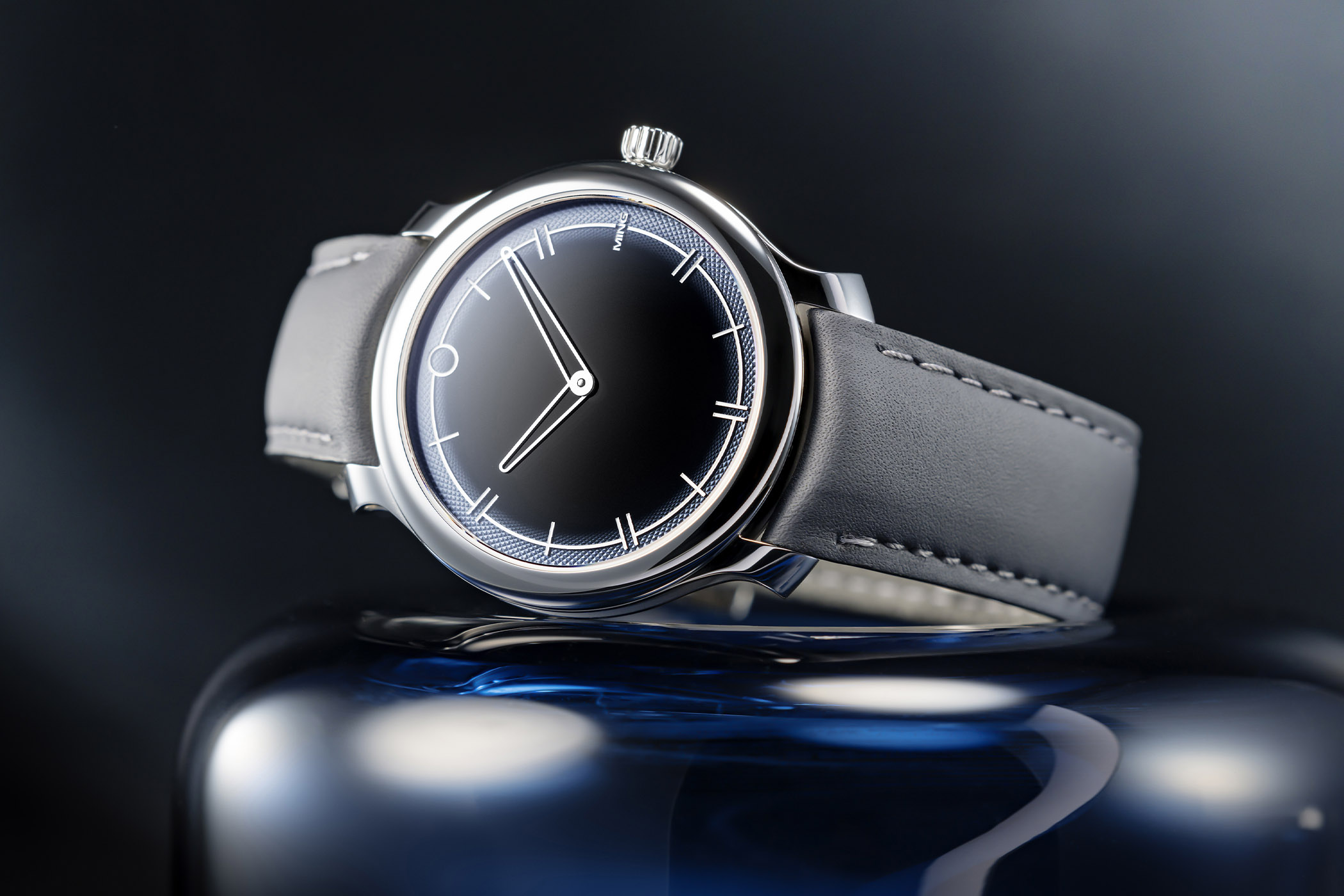MING 27.02 Gradient guilloche