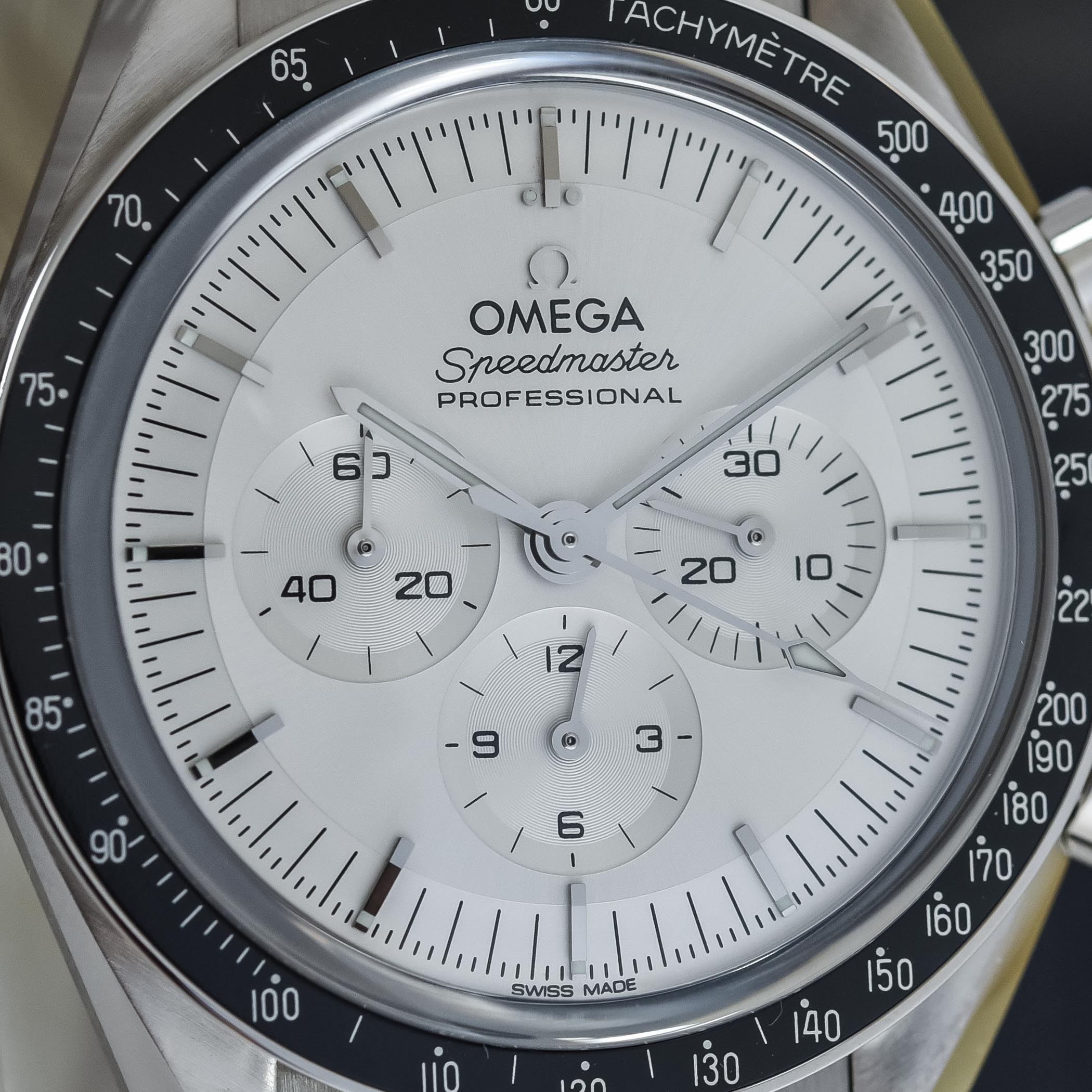 Omega Speedmaster Moonwatch Professional Co-Axial Master Chronometer Canopus Gold Silver dial 310.60.42.50.02.001 - review - 13 Omega Speedmaster Moonwatch Professional Co-Axial Master Chronometer Canopus Gold Silver dial 310.60.42.50.02.001