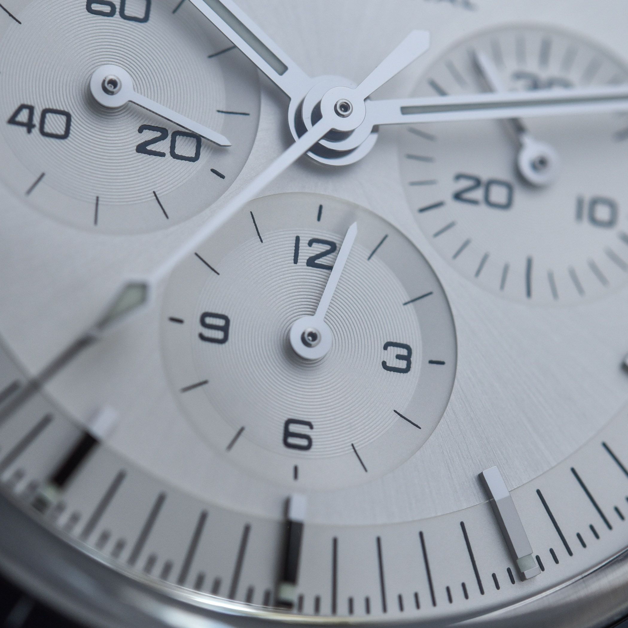 Omega Speedmaster Moonwatch Professional Co-Axial Master Chronometer Canopus Gold Silver dial 310.60.42.50.02.001 - review - 6 Omega Speedmaster Moonwatch Professional Co-Axial Master Chronometer Canopus Gold Silver dial 310.60.42.50.02.001