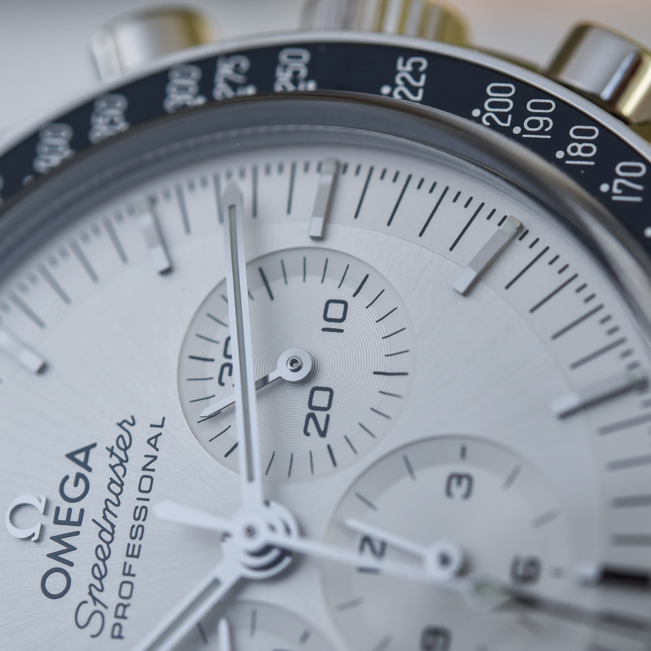 Omega Speedmaster Moonwatch Professional Co-Axial Master Chronometer Canopus Gold Silver dial 310.60.42.50.02.001 - review - 7 Omega Speedmaster Moonwatch Professional Co-Axial Master Chronometer Canopus Gold Silver dial 310.60.42.50.02.001