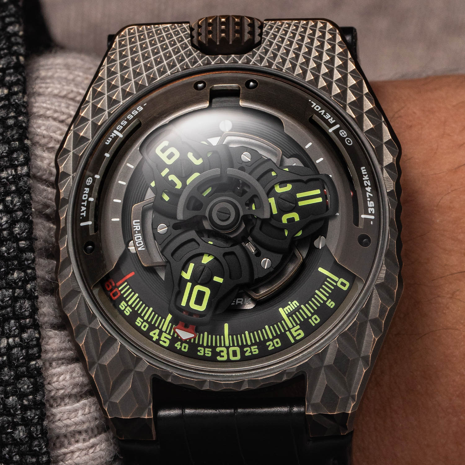 Urwerk UR-100V T-Rex Bronze - 3 v