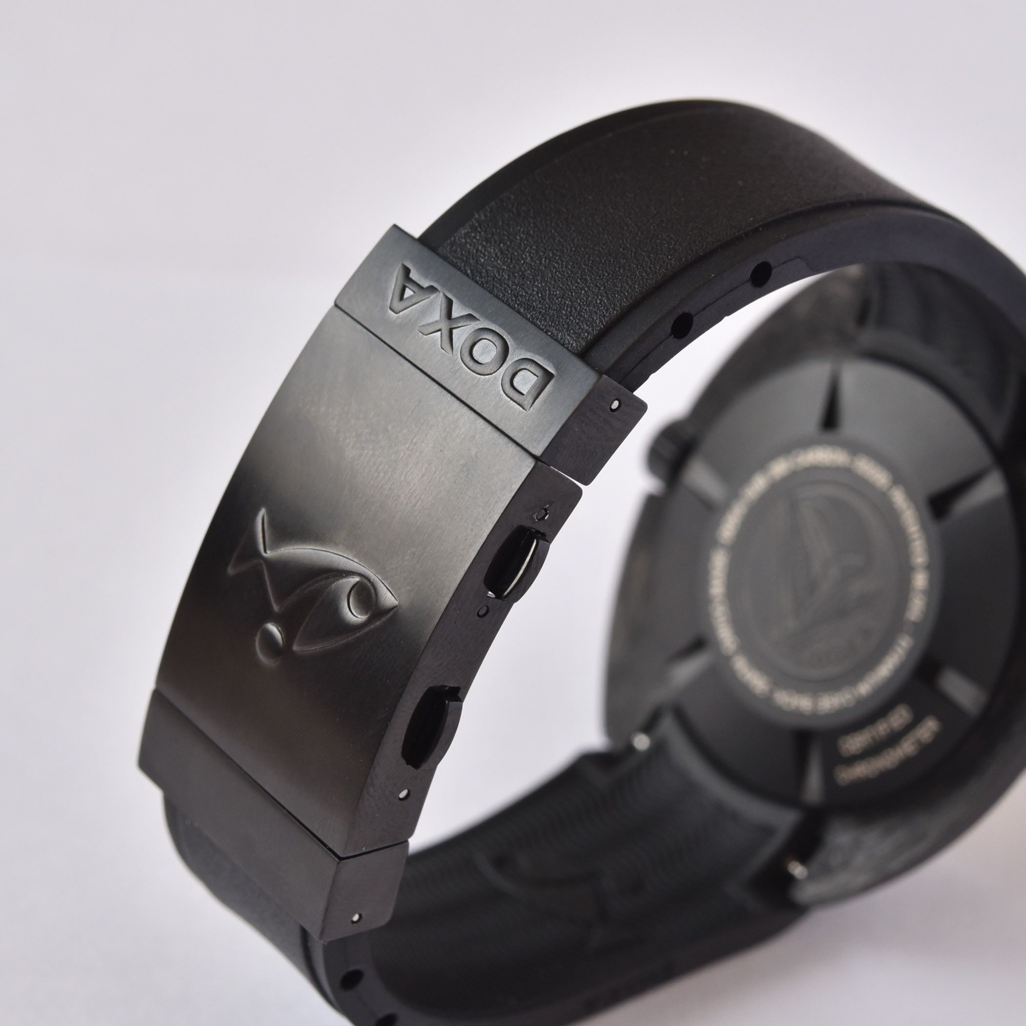 Doxa SUB 300 Carbon COSC Collection 2021 review - 4 Doxa SUB 300 Carbon COSC Collection 2021