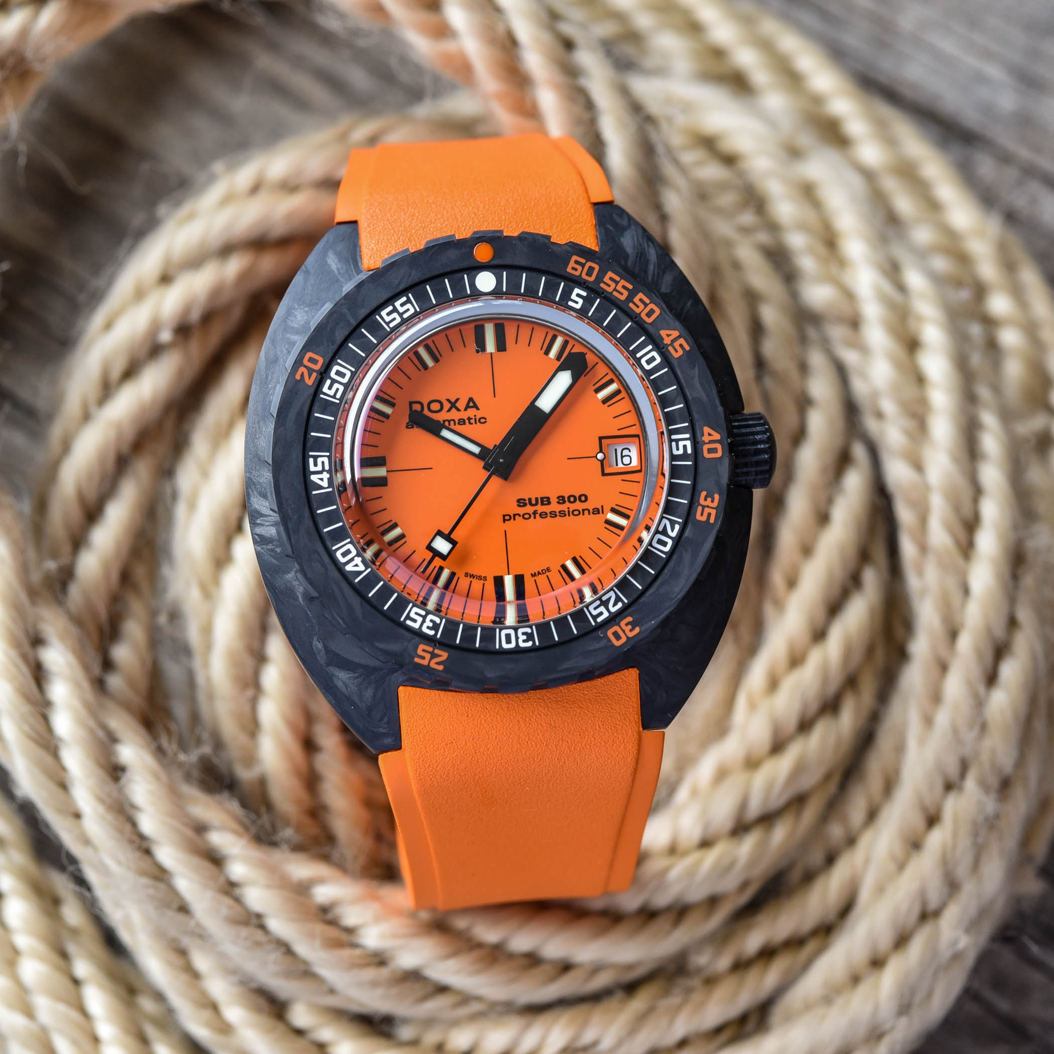 Doxa SUB 300 Carbon COSC Collection 2021 review - 9 Doxa SUB 300 Carbon COSC Collection 2021