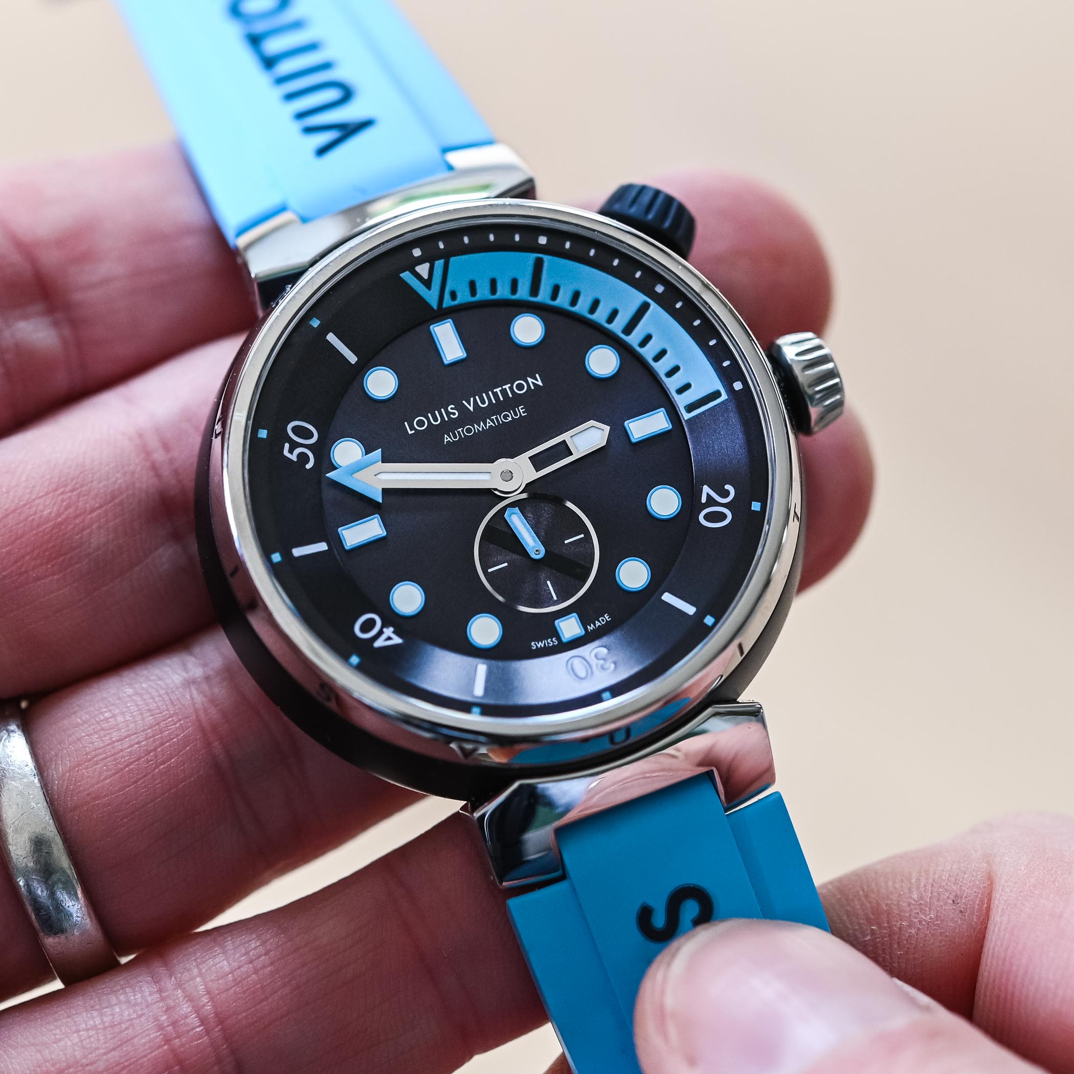 Louis Vuitton Tambour Street Diver Skyline Blue - review - 5 Louis Vuitton Tambour Street Diver Skyline Blue