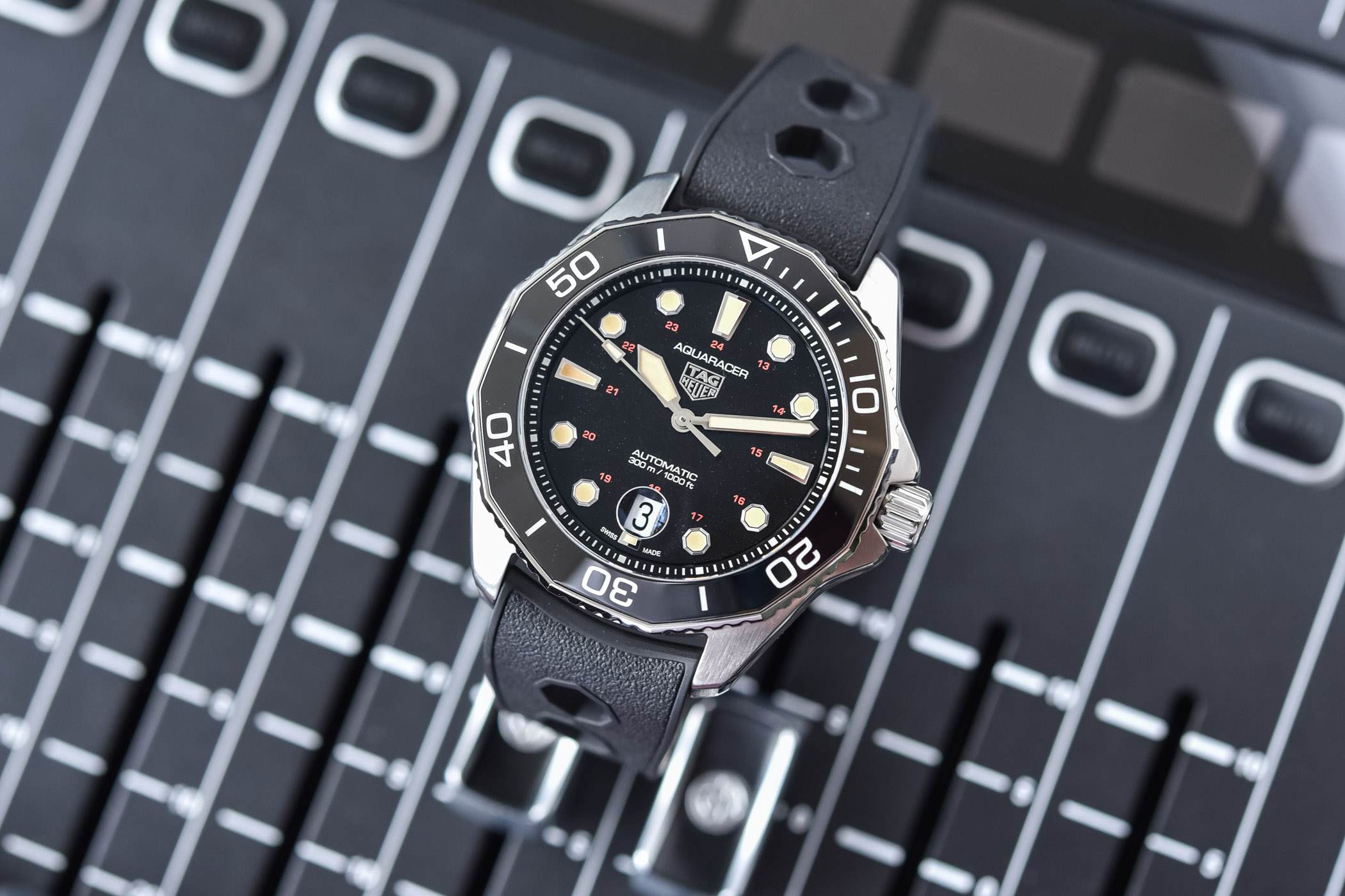 TAG Heuer Aquaracer Professional 300 Tribute to Ref 844 - limited edition WBP208C.FT6201