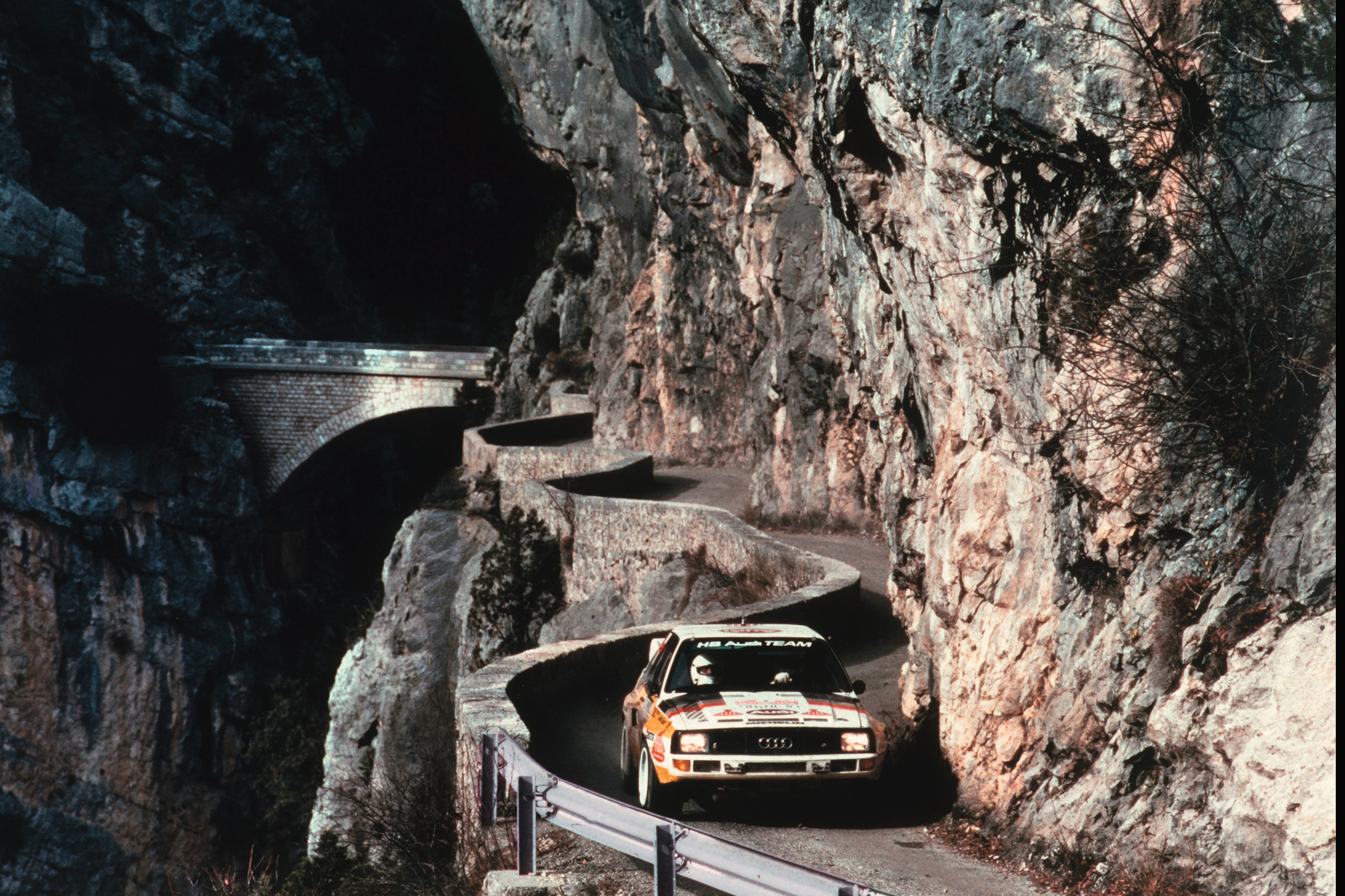 au090366_large au090366_large