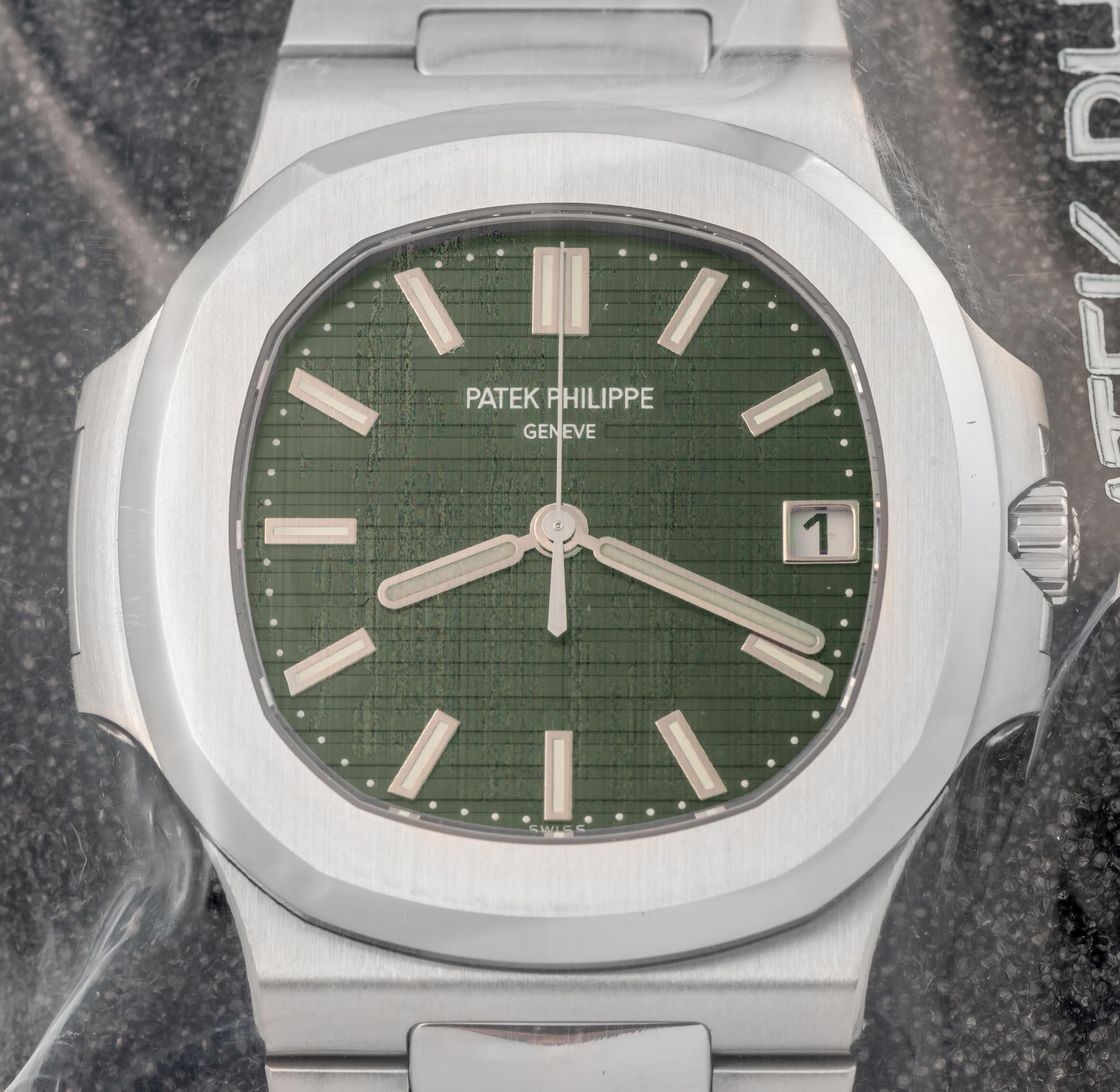 Antiquorum auction Patek Philippe Nautilus Green 5711-1A-014 - 3 Antiquorum auction Patek Philippe Nautilus Green 5711-1A-014 - 3
