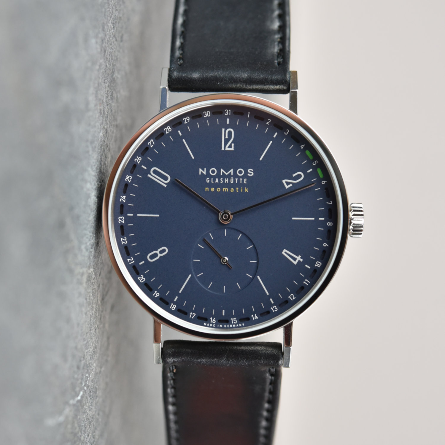 Nomos Glashütte Tangente Neomatik 41 Update Midnight Blue 16 Nomos Glashütte Tangente Neomatik 41 Update Midnight Blue 16