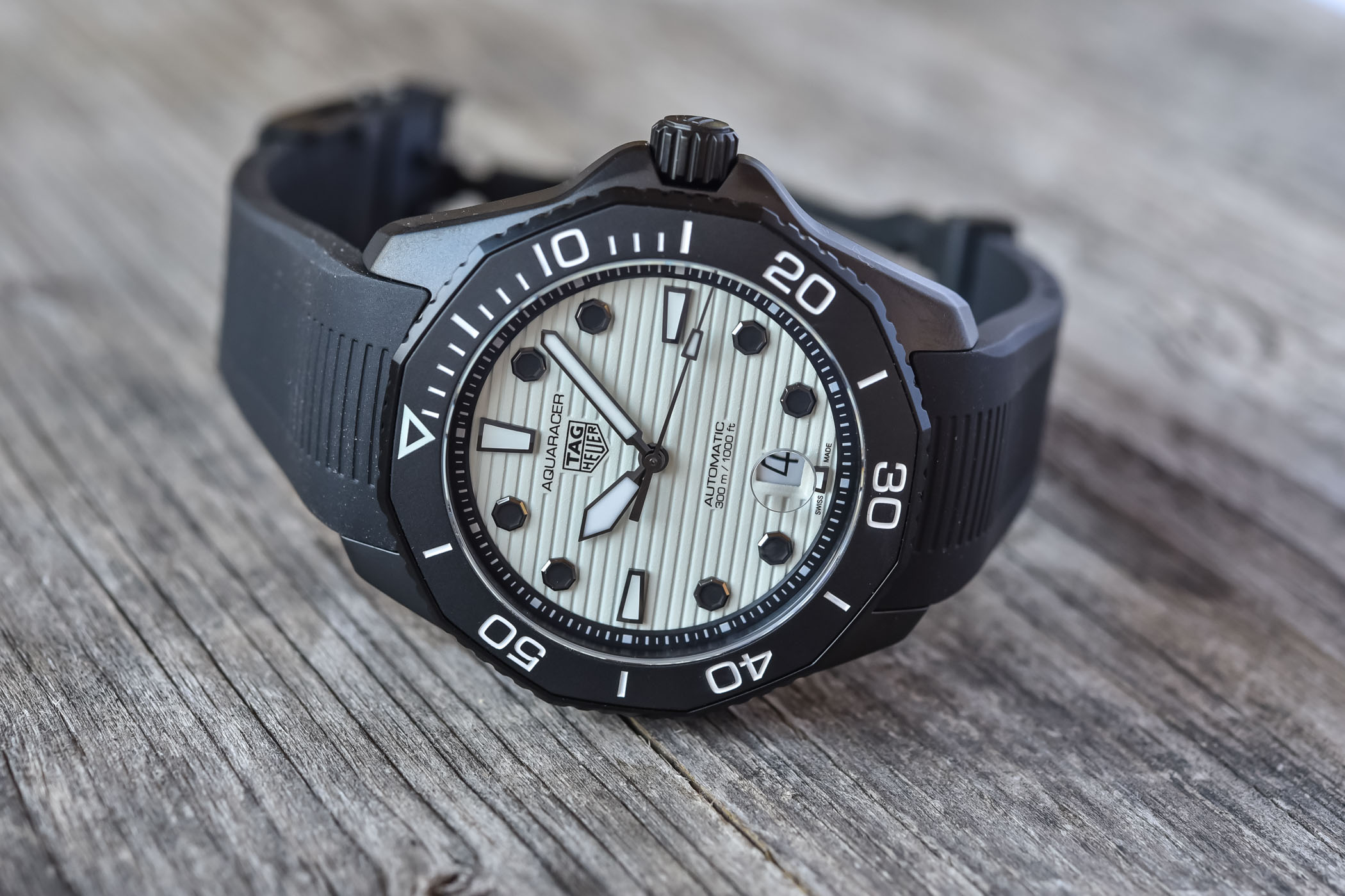 TAG Heuer Aquaracer Professional 300 NIGHT DIVER Calibre 5 Automatic - WBP201D.FT6197 - review - 2 TAG Heuer Aquaracer Professional 300 NIGHT DIVER Calibre 5 Automatic - WBP201D.FT6197