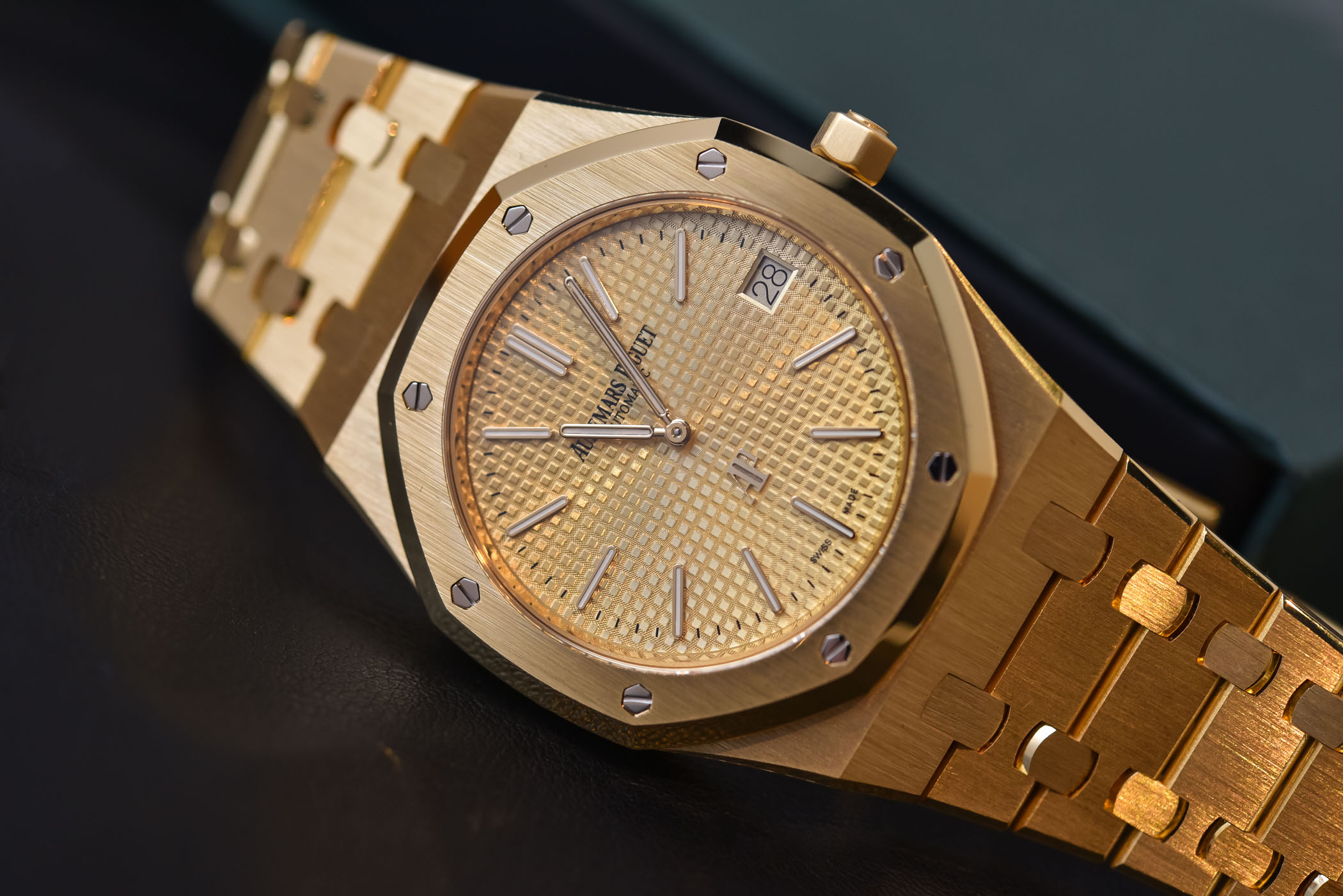 Audemars Piguet Royal Oak Jumbo Extra-Thin 39mm Yellow Gold 15202BA.OO.1240BA.02 - 1 Audemars Piguet Royal Oak Jumbo Extra-Thin 39mm Yellow Gold 15202BA.OO.1240BA.02