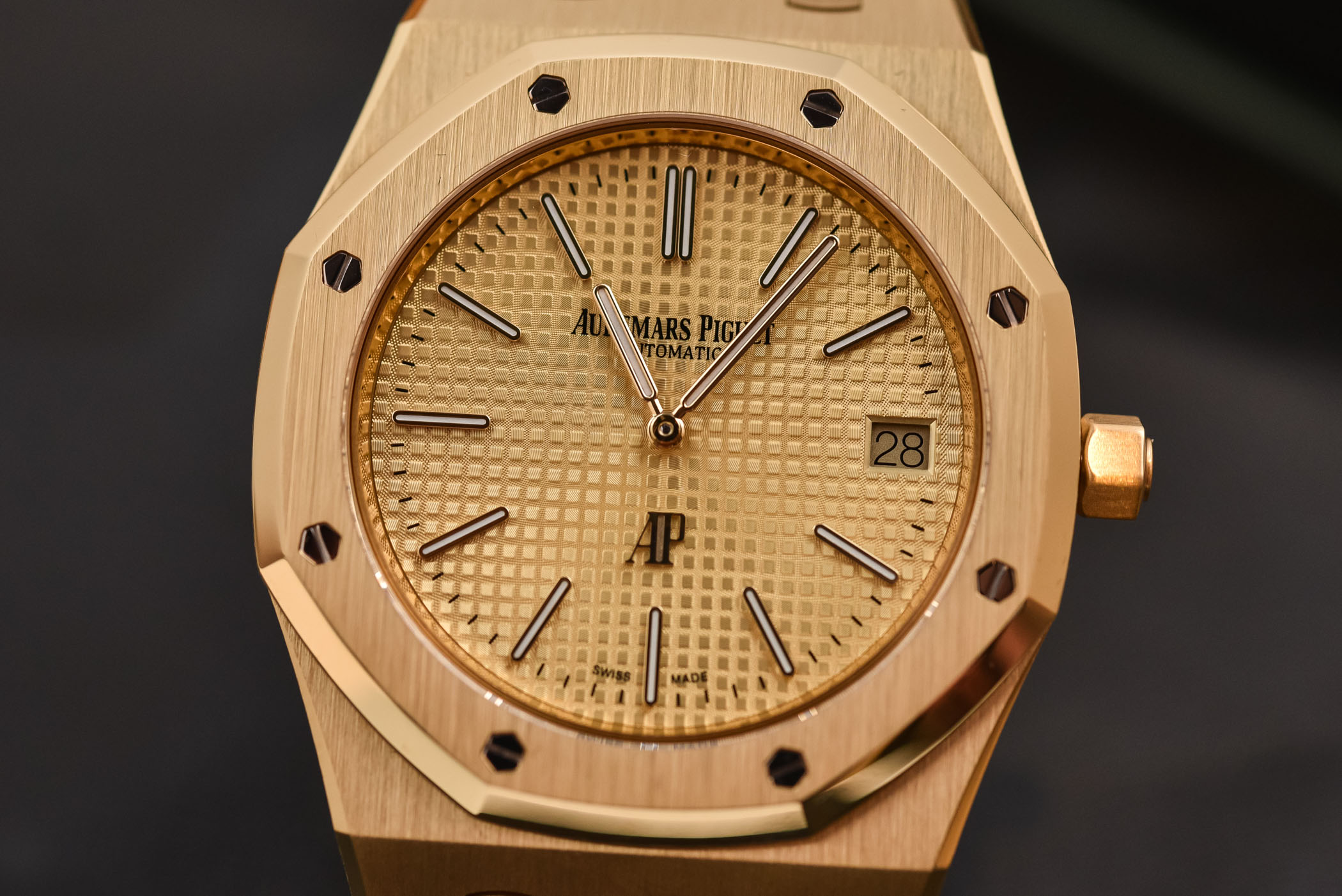 Audemars Piguet Royal Oak Jumbo Extra-Thin 39mm Yellow Gold 15202BA.OO.1240BA.02 - 3 Audemars Piguet Royal Oak Jumbo Extra-Thin 39mm Yellow Gold 15202BA.OO.1240BA.02 - 3