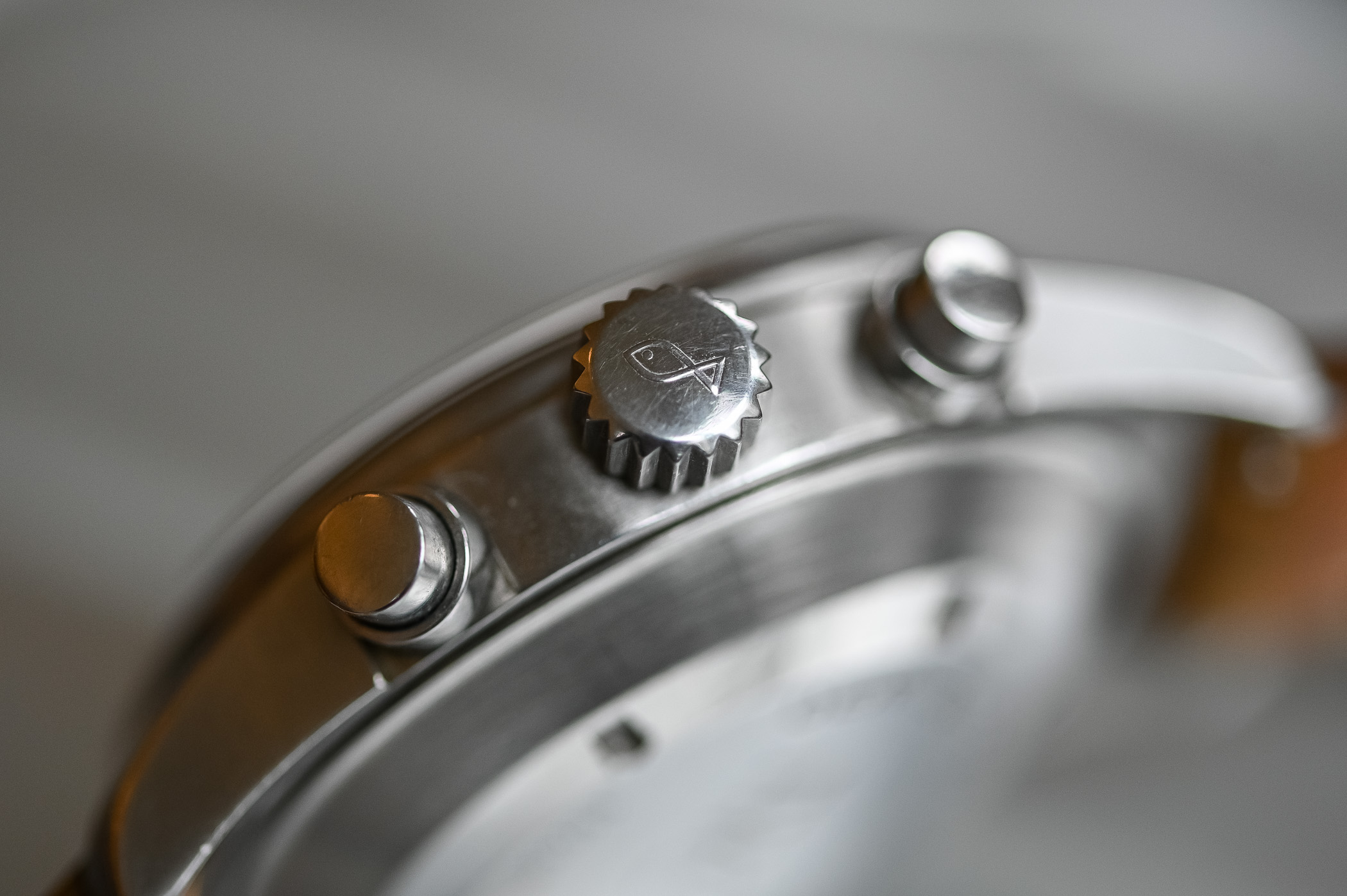 IWC Doppelchronograph 3711 Pilot Watch - Collector Guide - 2 IWC Doppelchronograph 3711 Pilot Watch fish crown