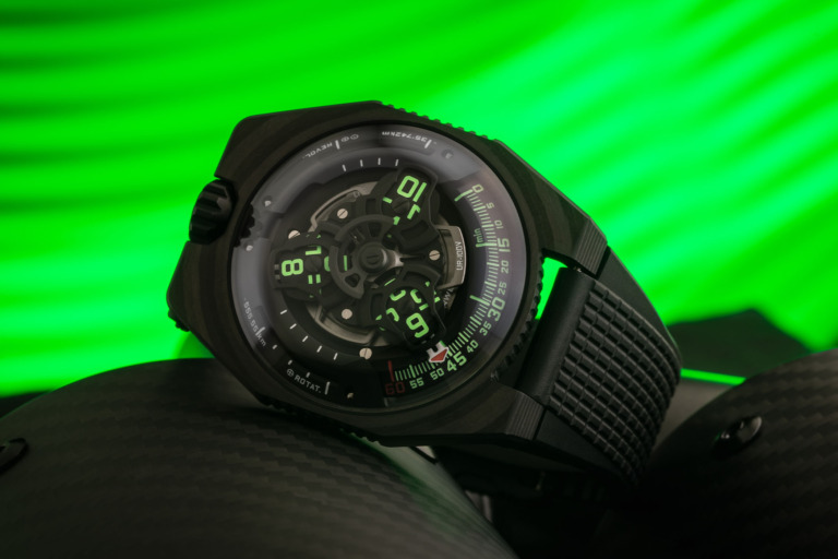 URWERK UR-100V C52 Carbon