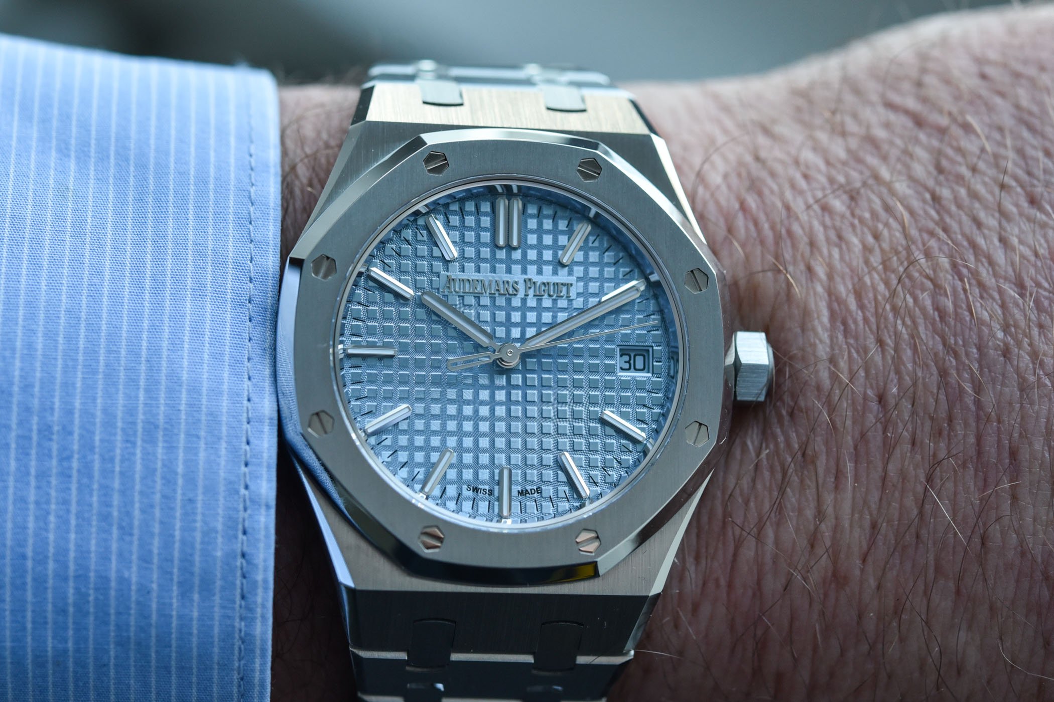 Audemars Piguet Royal Oak Selfwinding 37mm 15550ST 50th anniversary - review - 4 Audemars Piguet Royal Oak Selfwinding 37mm 15550ST